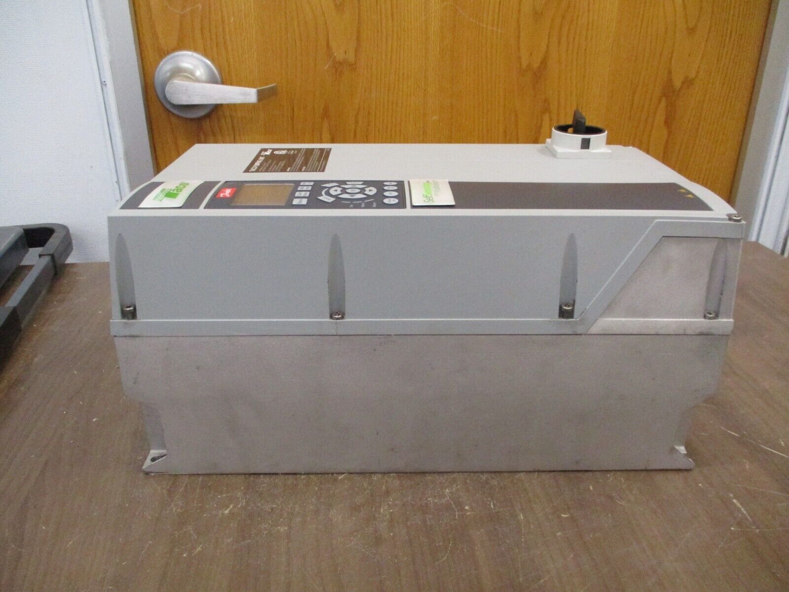 Danfoss VLT AC Drive 131Z0832 3HP 3Ph Output: 3x0-Vin 0-590Hz 4.8A w/ Keypad