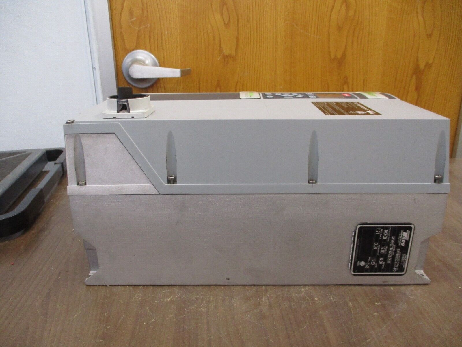 Danfoss VLT AC Drive 131Z0832 3HP 3Ph Output: 3x0-Vin 0-590Hz 4.8A w/ Keypad