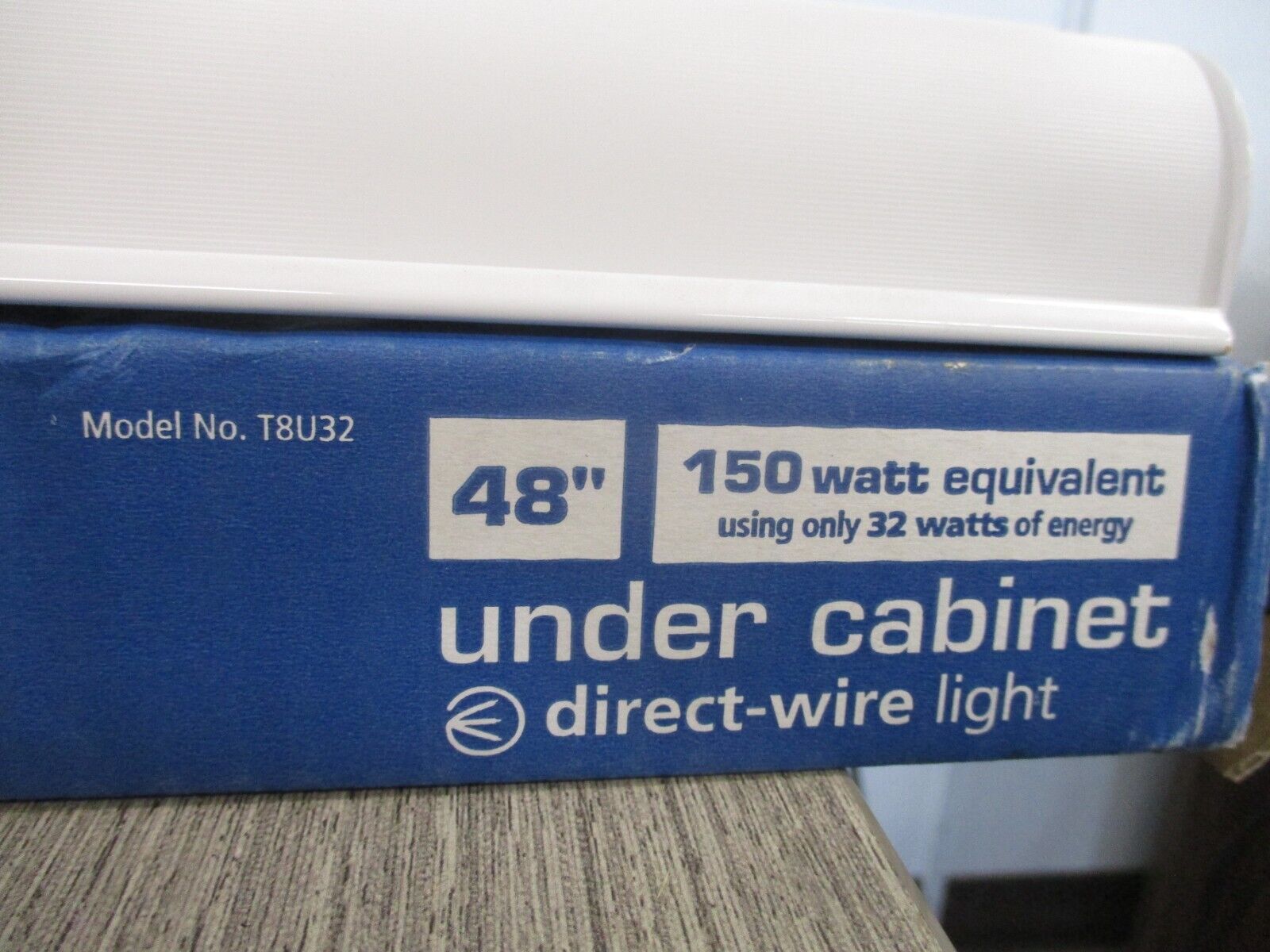 American Fluorescent Under Cabinet Direct-Wire Light T8U 32 48" 32W T8
