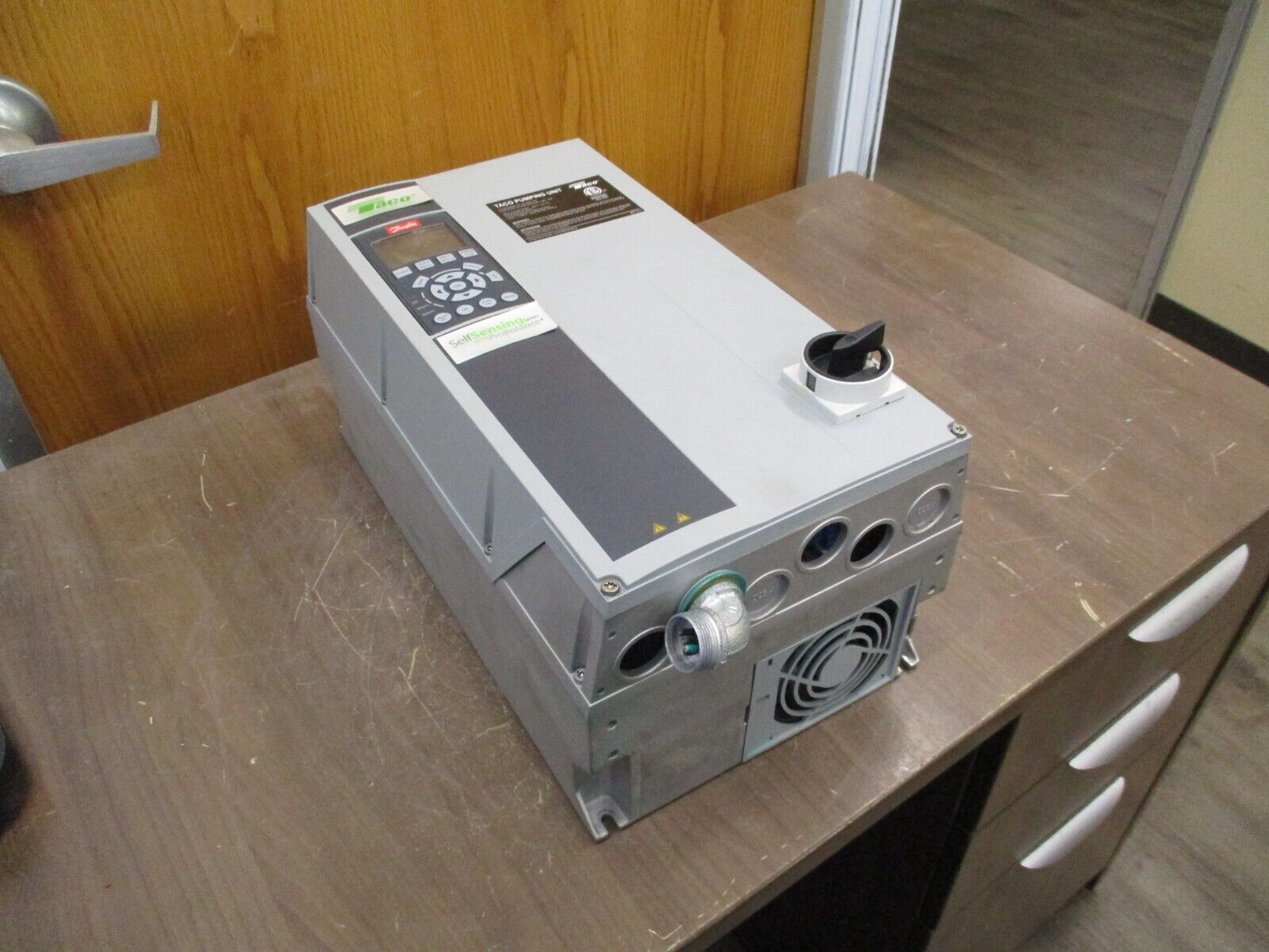 Danfoss VLT AC Drive 131Z0832 3HP 3Ph Output: 3x0-Vin 0-590Hz 4.8A w/ Keypad