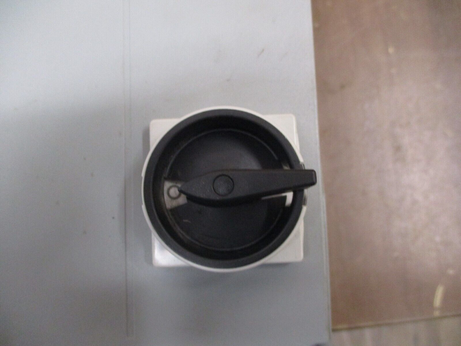 Danfoss VLT AC Drive 131Z0832 3HP 3Ph Output: 3x0-Vin 0-590Hz 4.8A w/ Keypad