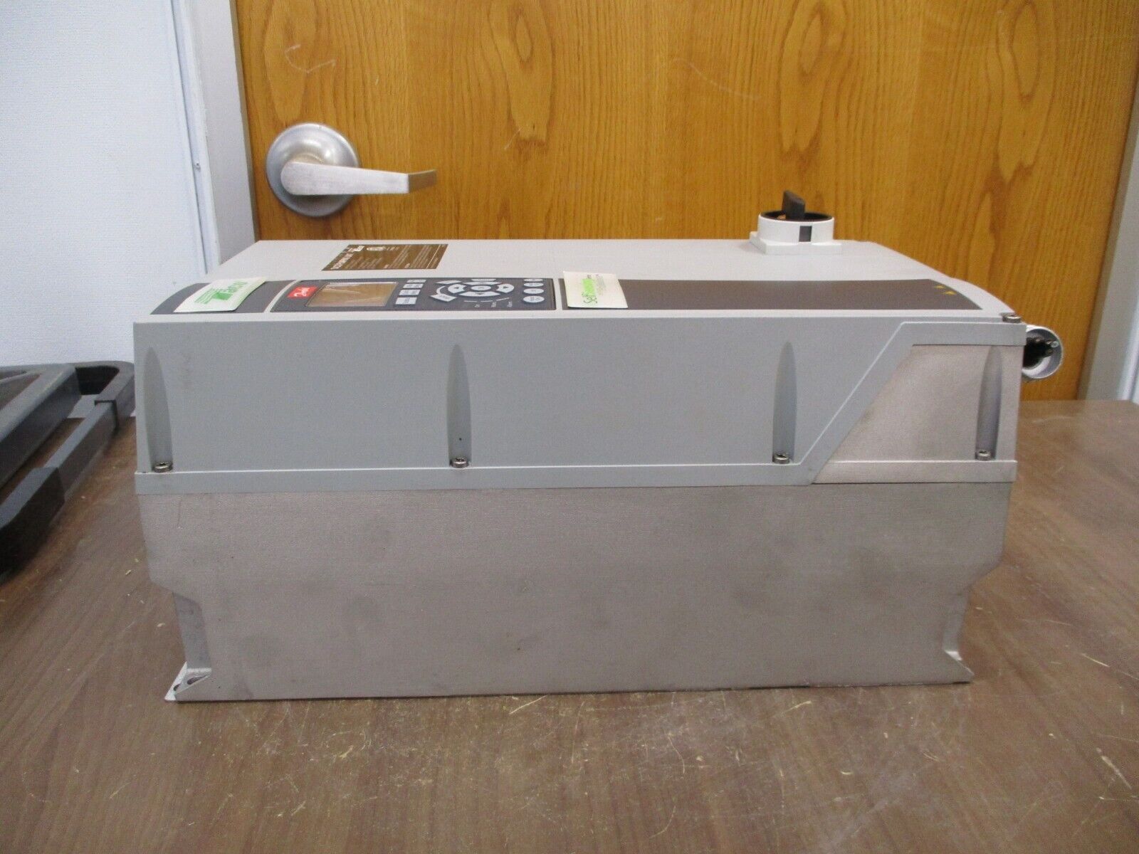 Danfoss VLT AC Drive 131Z0832 3HP 3Ph Output: 3x0-Vin 0-590Hz 4.8A w/ Keypad