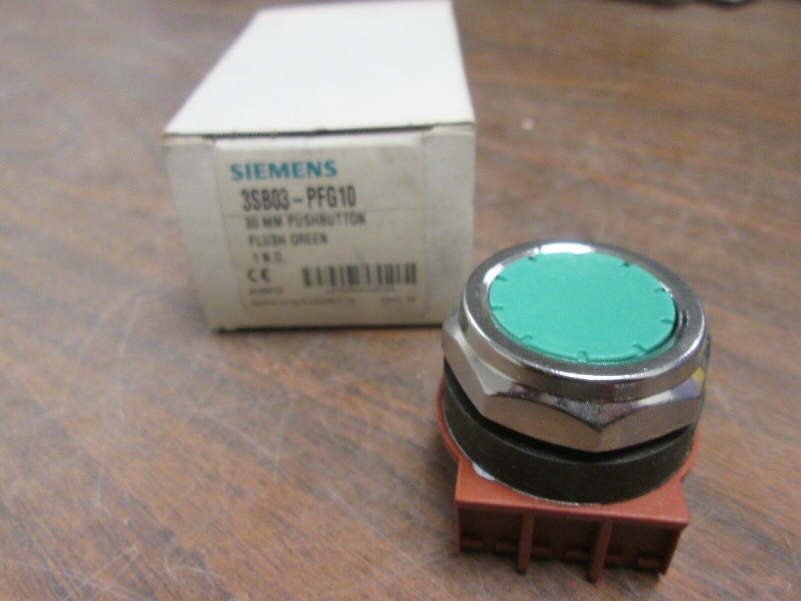 Siemens Pushbutton 35B03-PFG10 Flush Green (1) N.O. New Surplus