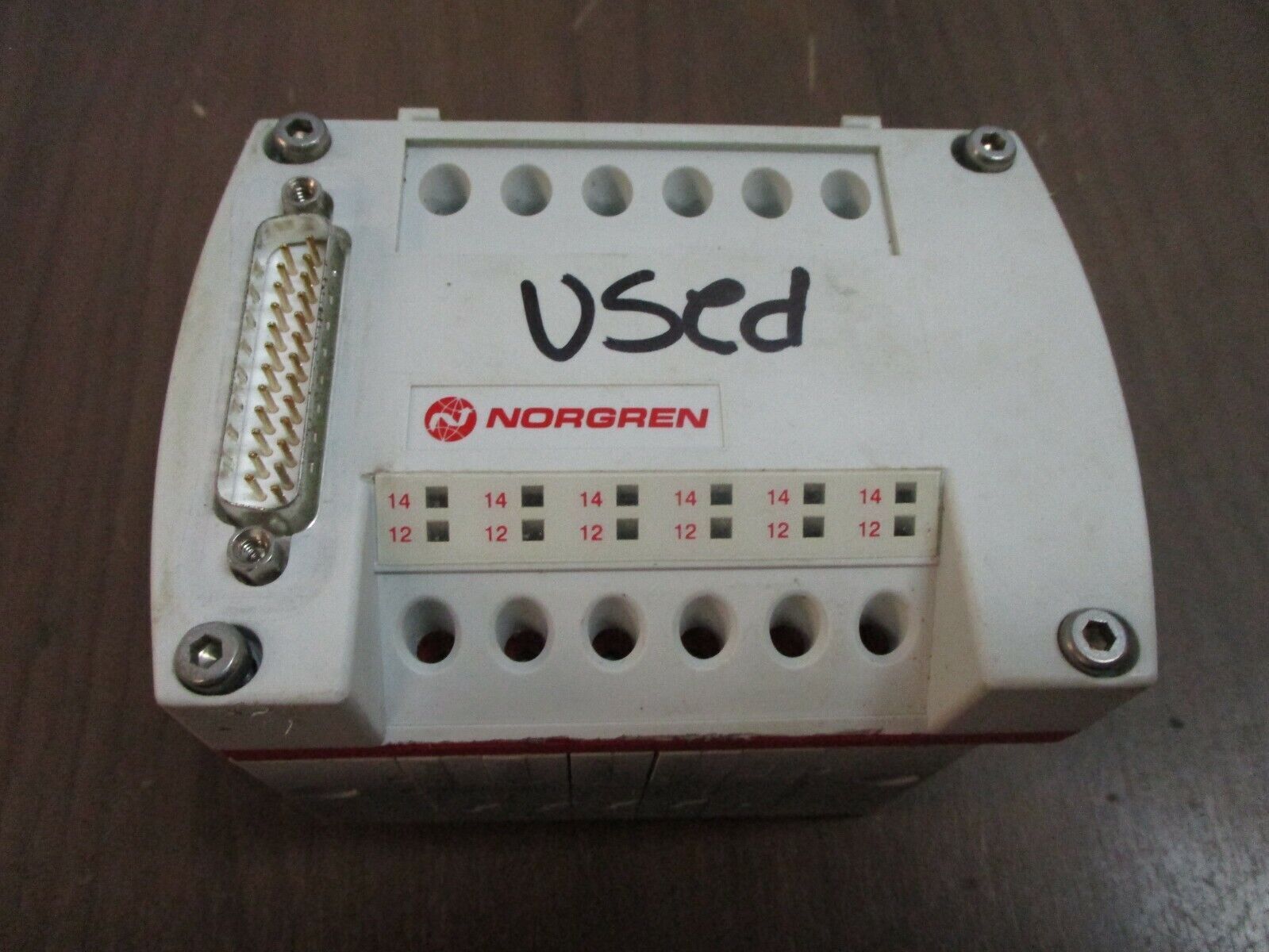 Norgren VM10 Series Valve Island VM100603205 (4) ND4U (1) B000 Used