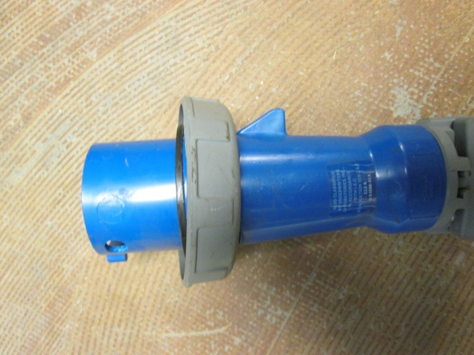 Hubbell Plug P-5752-1299h-357 4W 3P Watertight Used