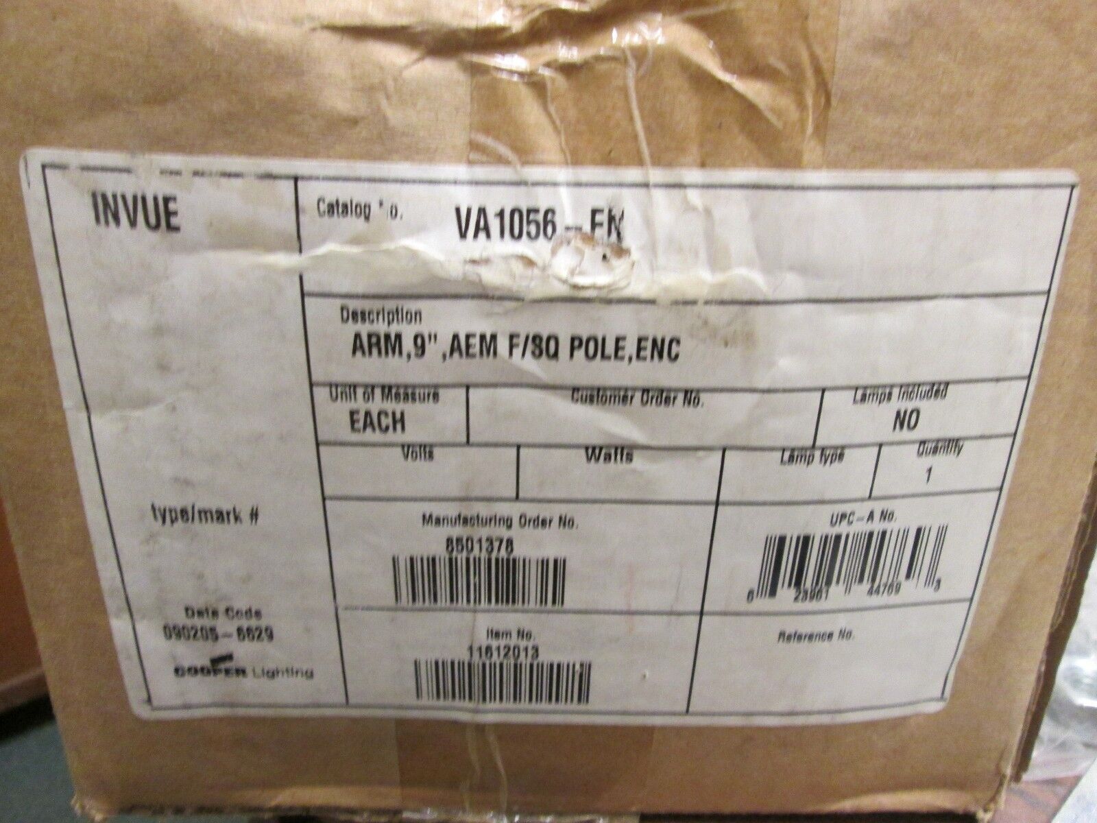 Cooper Lighting Arm VA1056-EN 9" AEM F/SQ Pole ENC New Surplus