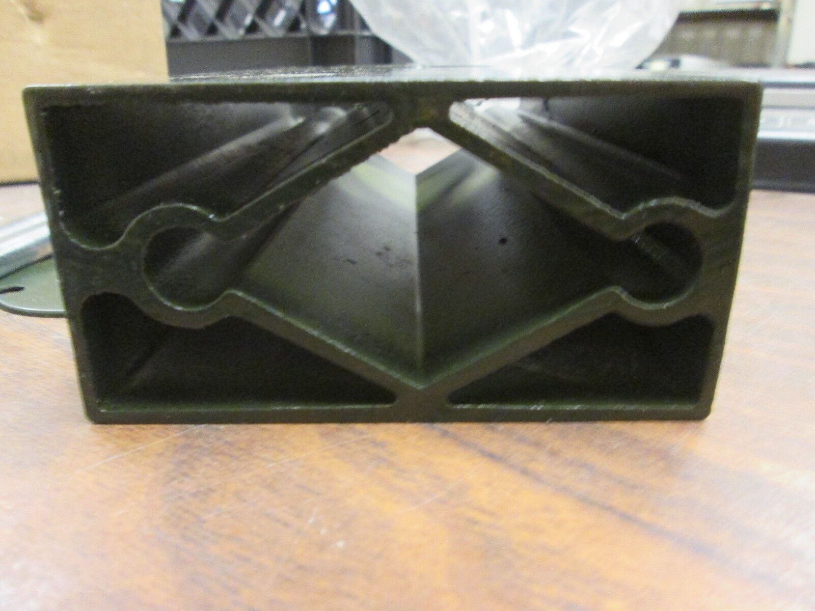 Cooper Lighting Arm VA1056-EN 9" AEM F/SQ Pole ENC New Surplus