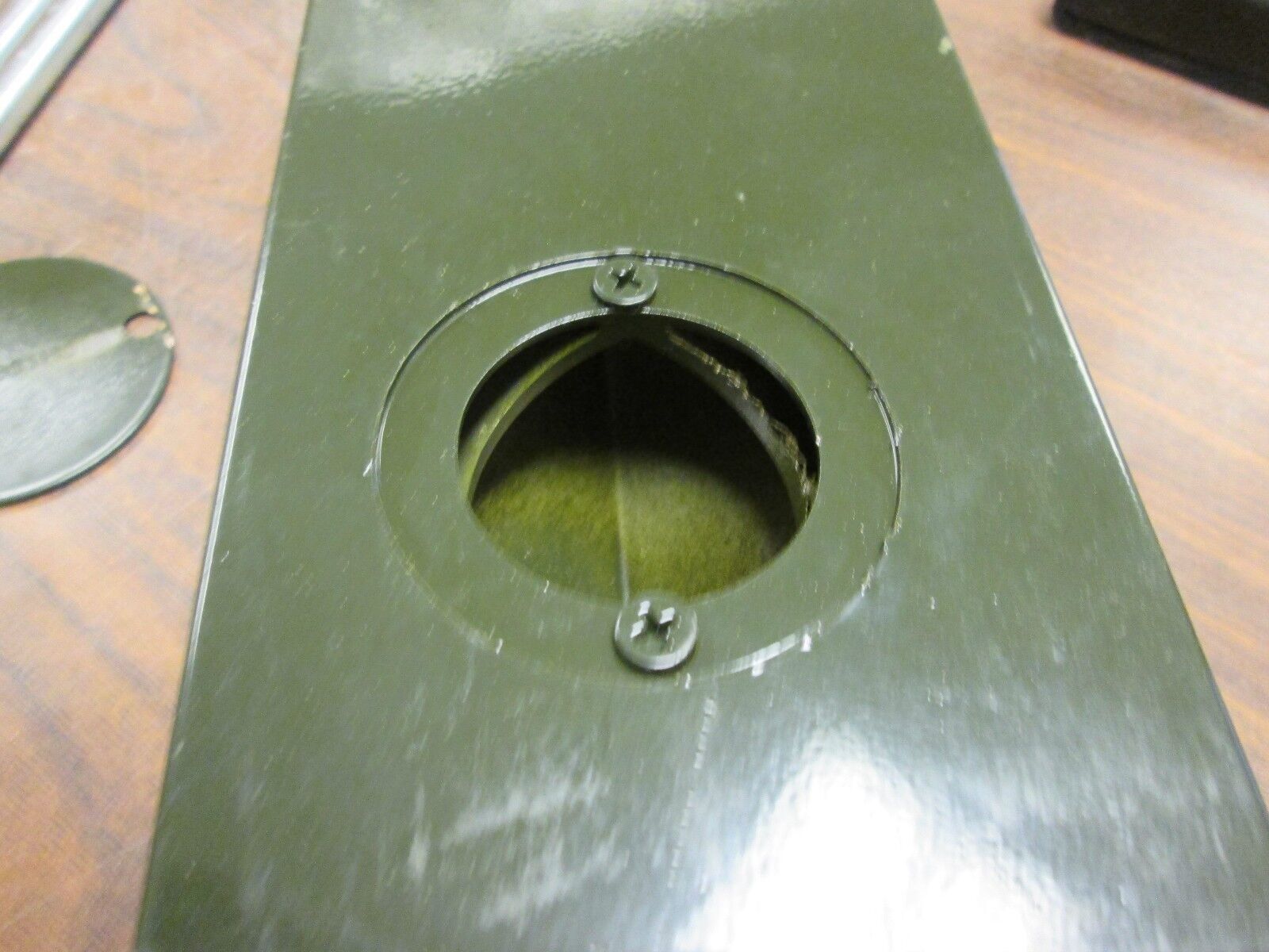 Cooper Lighting Arm VA1056-EN 9" AEM F/SQ Pole ENC New Surplus