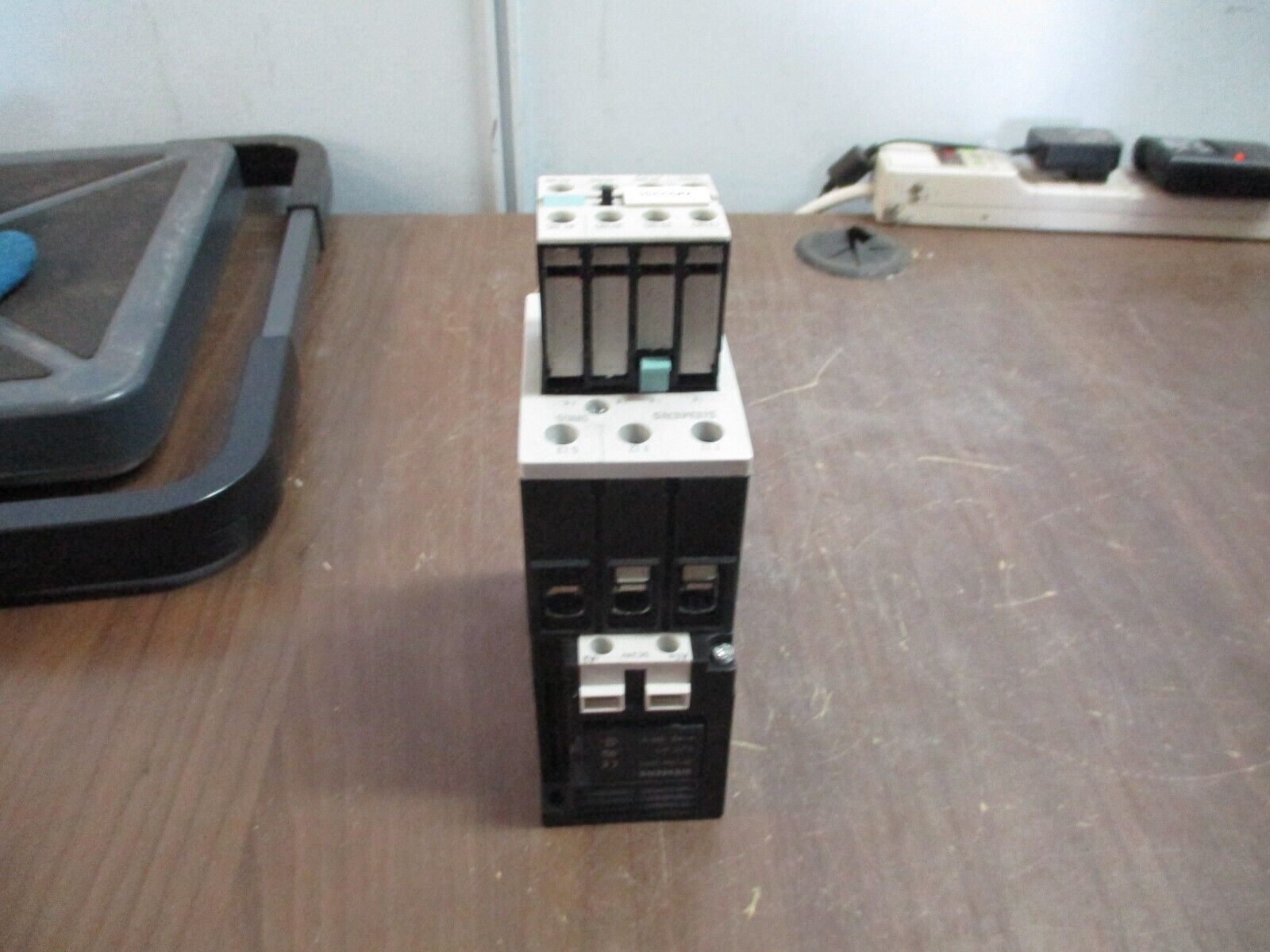 Siemens Sirius Contactor 3RT1036-1B..0 24VDC 50A 600V w/ Aux Contact Block Used