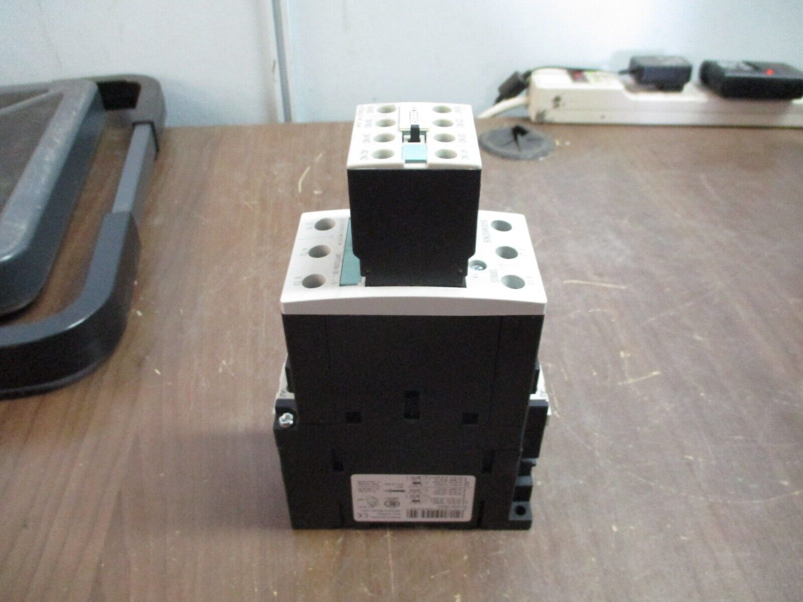 Siemens Sirius Contactor 3RT1036-1B..0 24VDC 50A 600V w/ Aux Contact Block Used