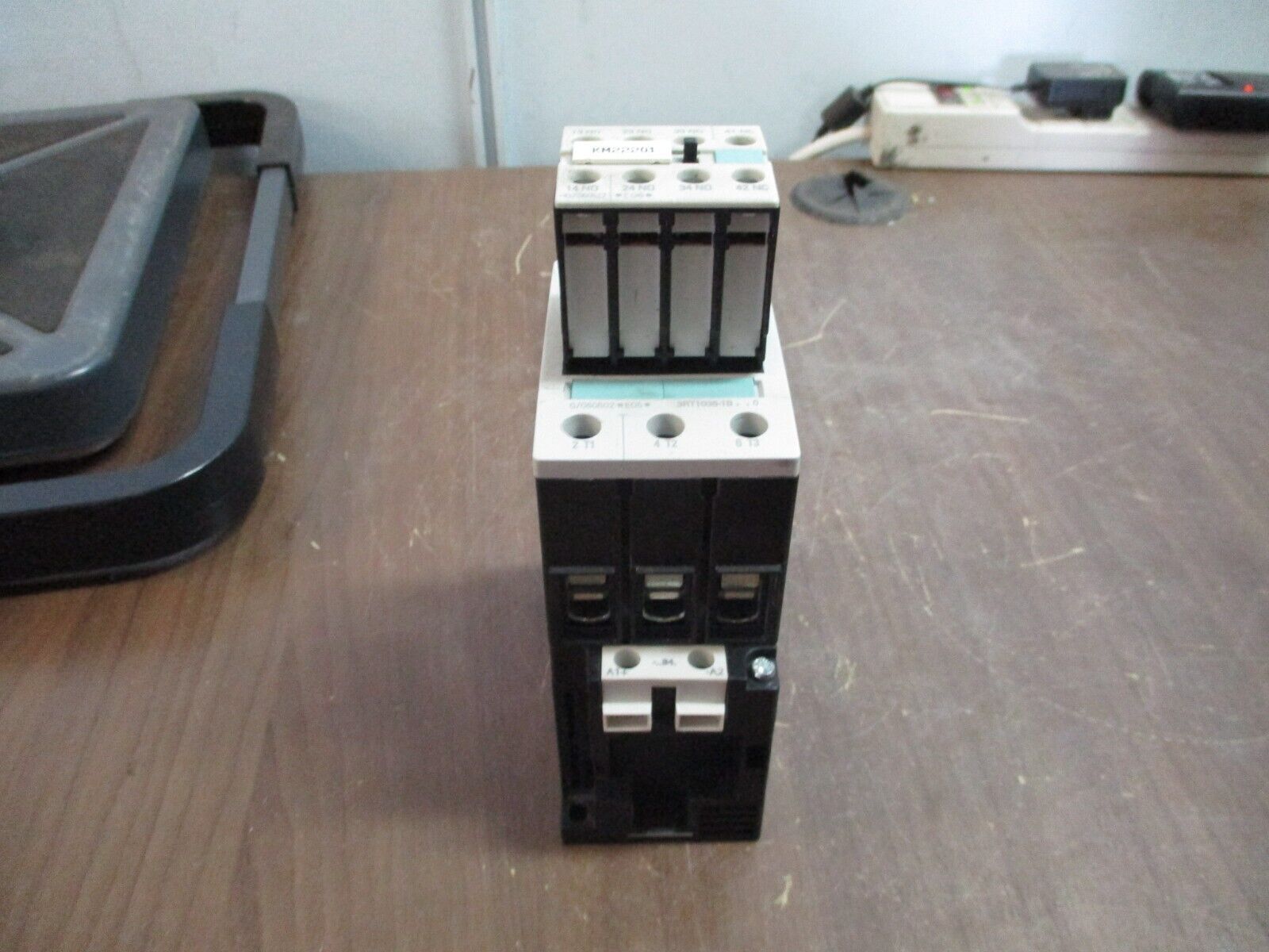 Siemens Sirius Contactor 3RT1036-1B..0 24VDC 50A 600V w/ Aux Contact Block Used