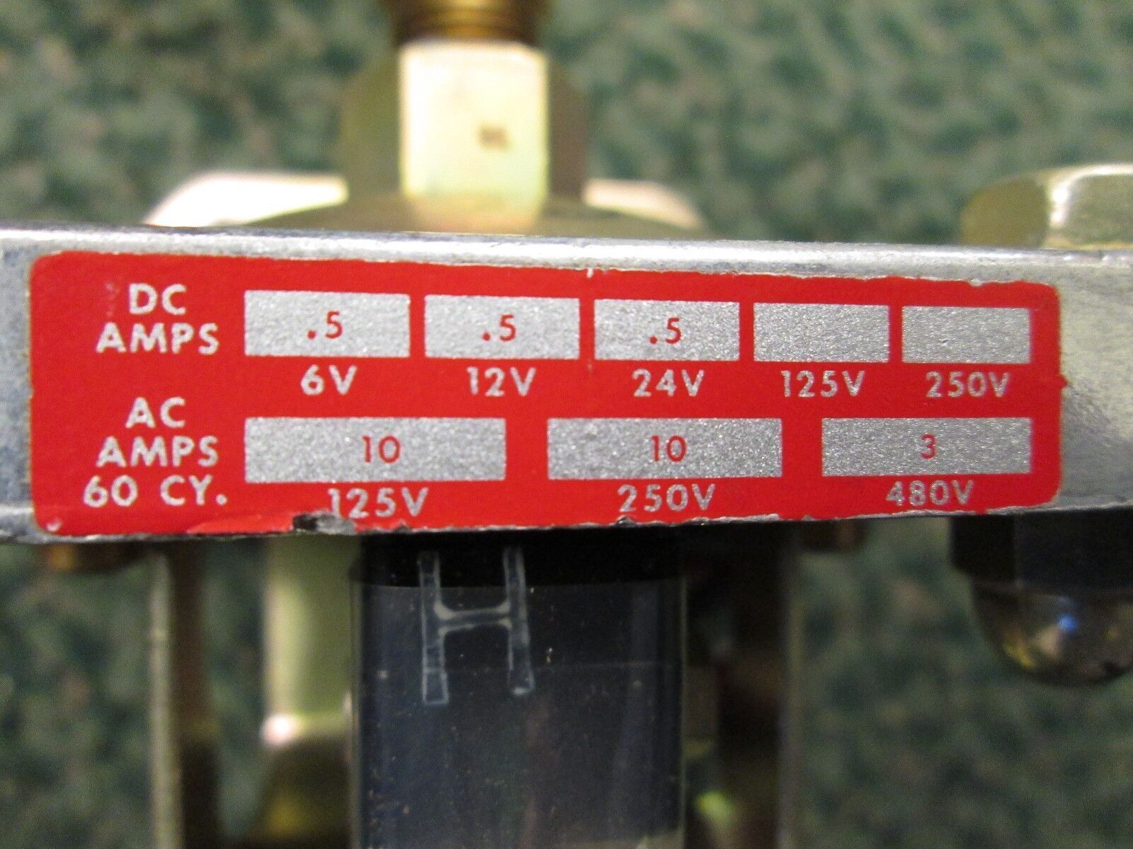 Delaval-Barksdale Pressure Switch D1S-H18 .4-18 PSI w/ Pressure Gauge Used