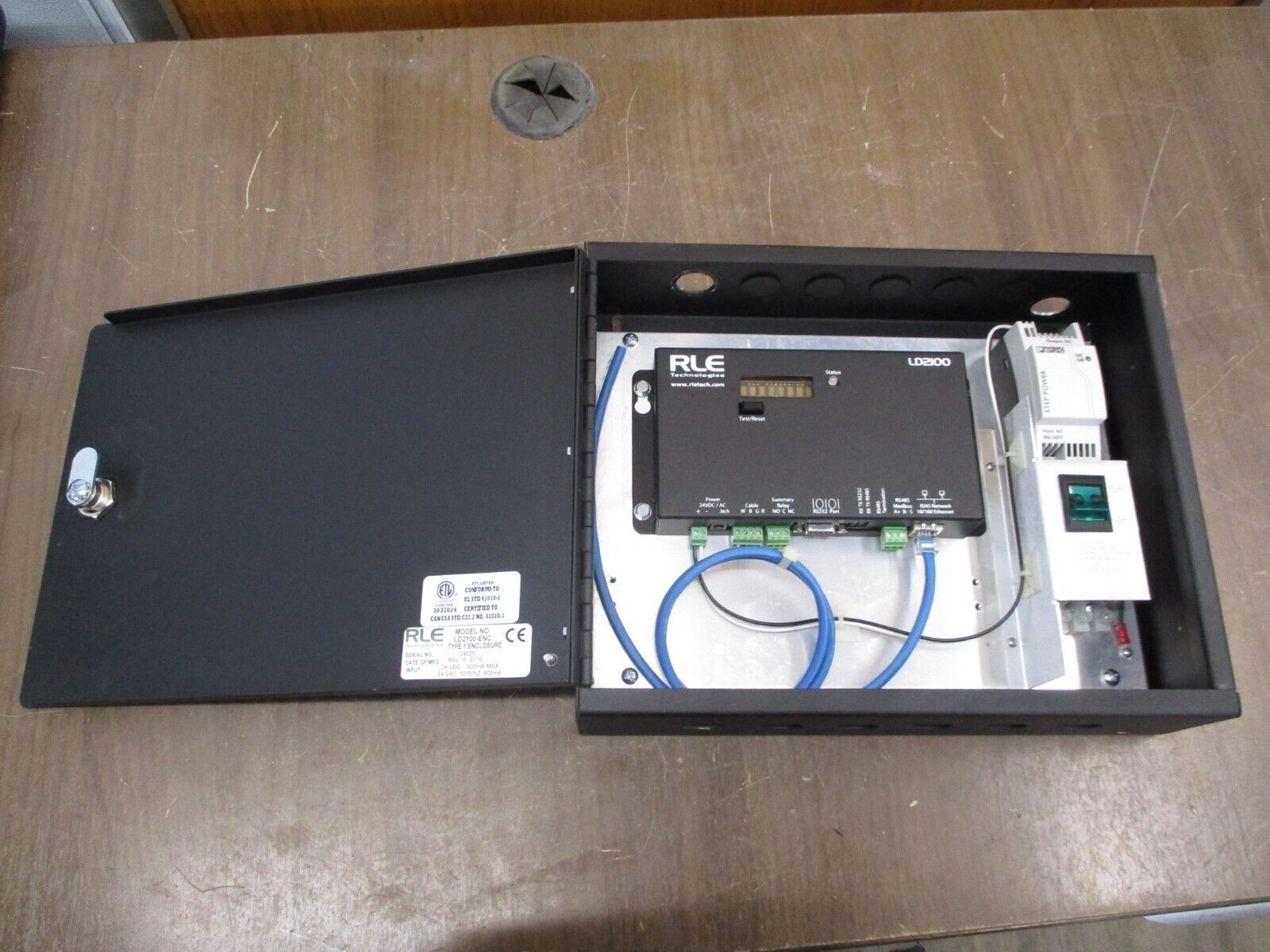 RLE Leak Detection Controller LD2100-ENC 24 VDC/VAC 600mA Type 1 Enclosure Used