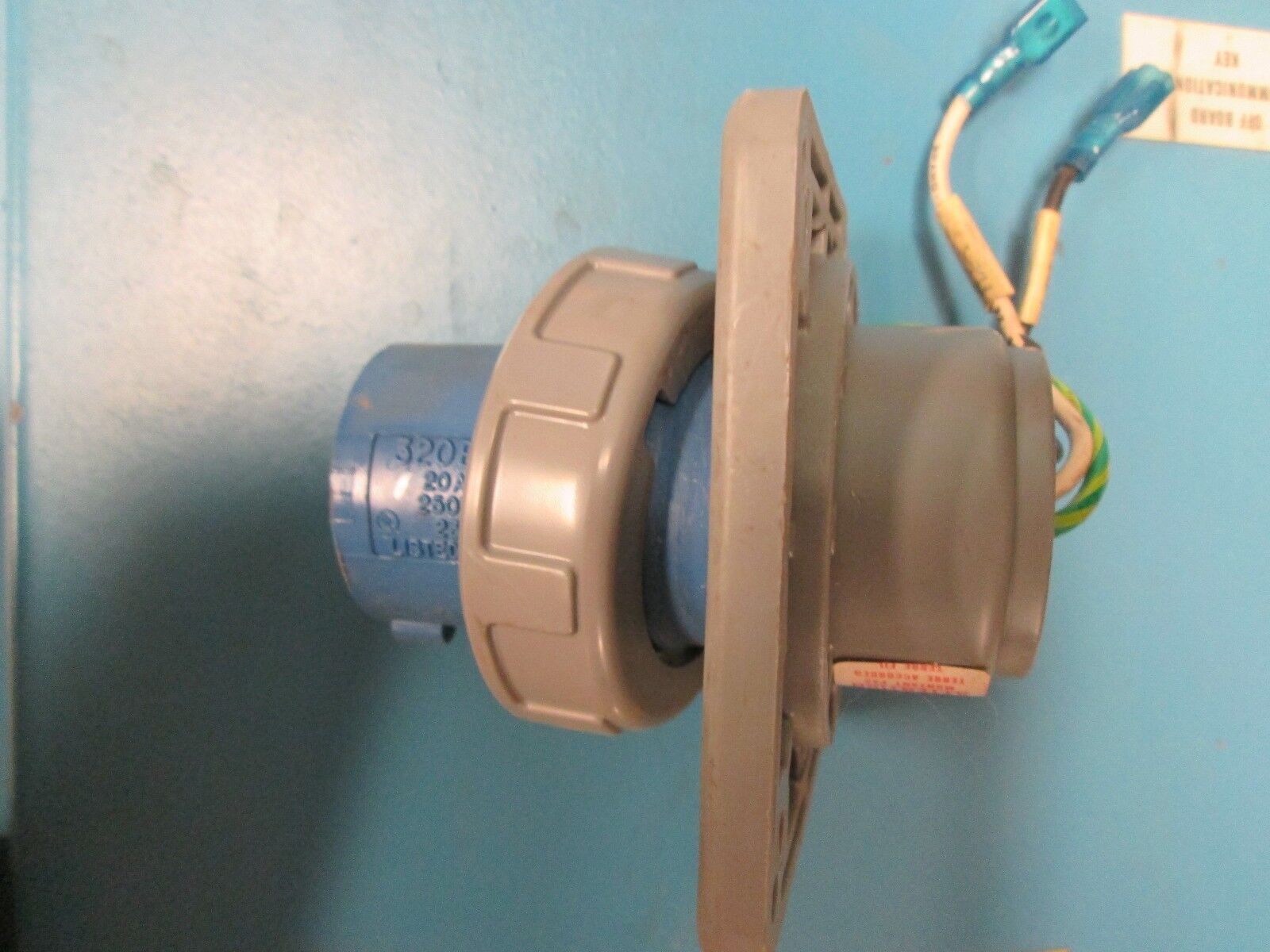 Hubbell Inlet Plug 320B6W 3P 20A 240V Watertight Used