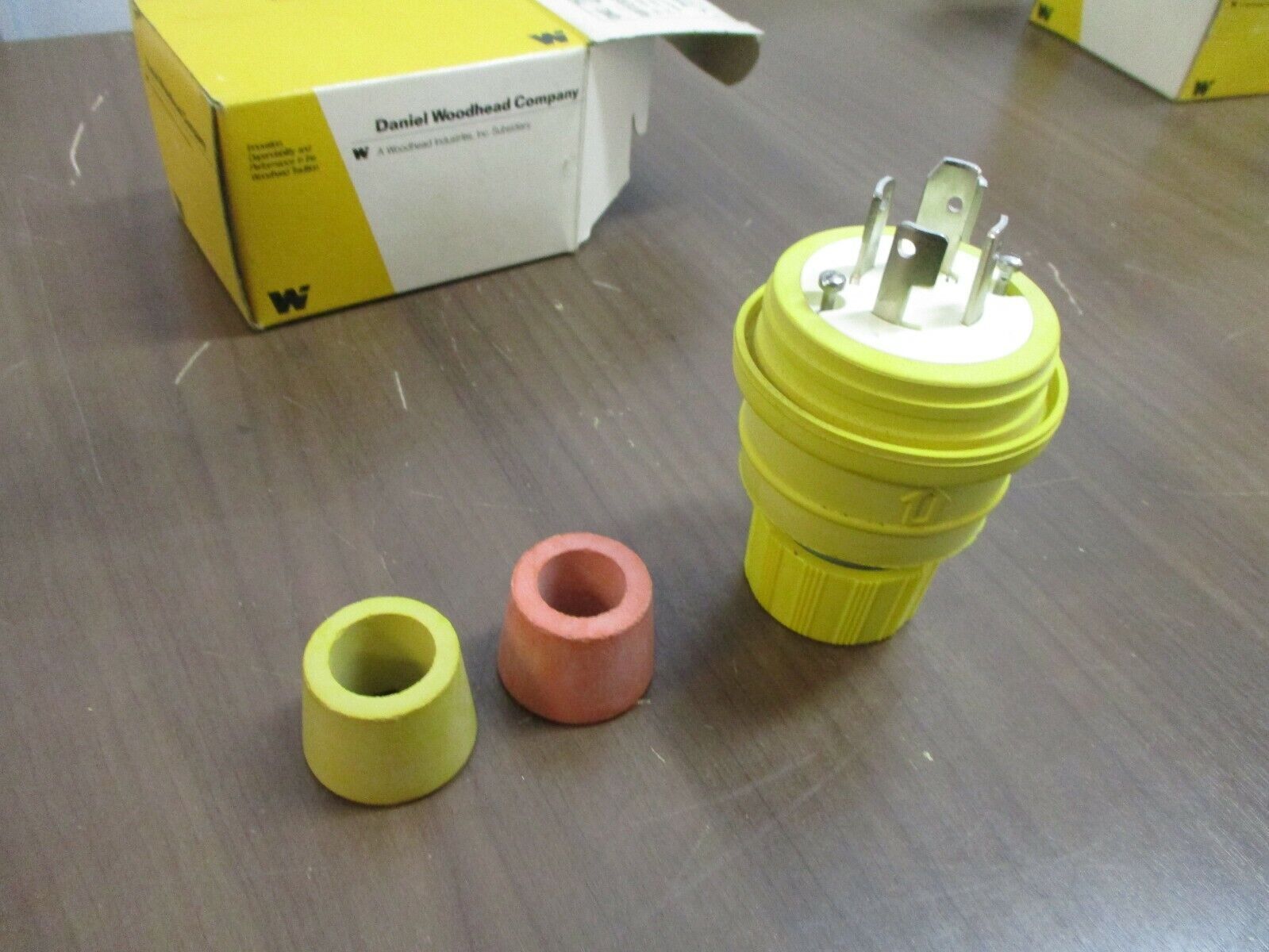 Daniel Woodhead Watertite Plug 28W09 30A 120/208V New Surplus