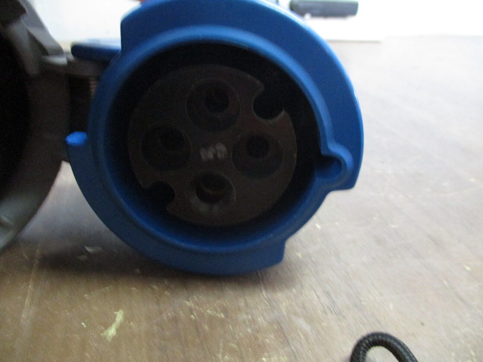 Hubbell Connector 430C9V04 30A 250V 3Ph *Conduit End* Used