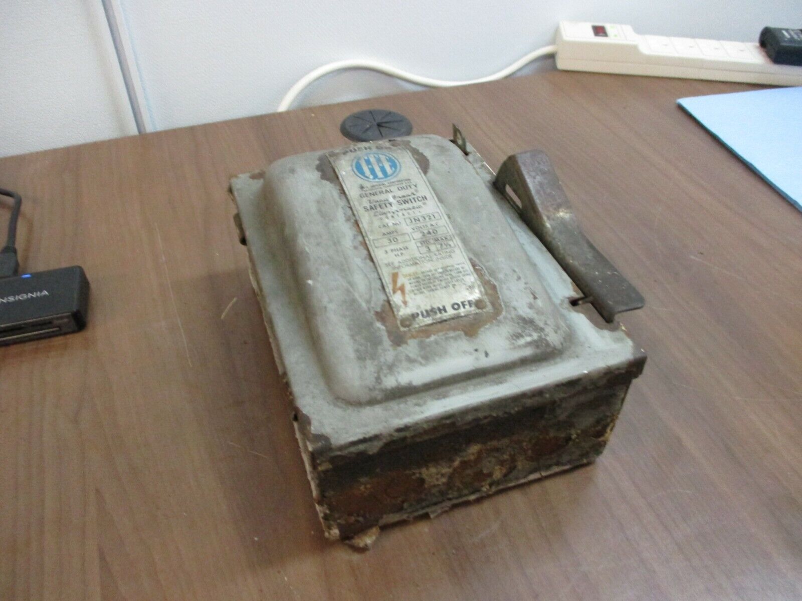 ITE Fusible Safety Switch/Disconnect JN321 30A 240V 3Ph Used