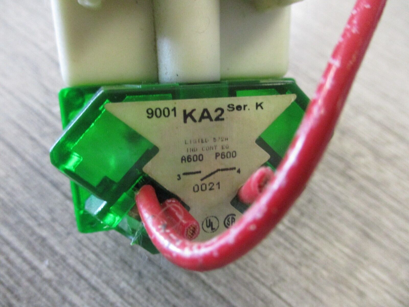 Square D Illuminated Push Button 9001 KM1 Ser. H 110-120V 50-60Hz Green Used