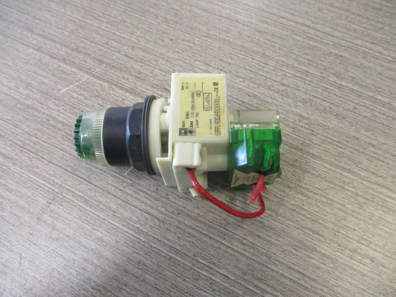 Square D Illuminated Push Button 9001 KM1 Ser. H 110-120V 50-60Hz Green Used