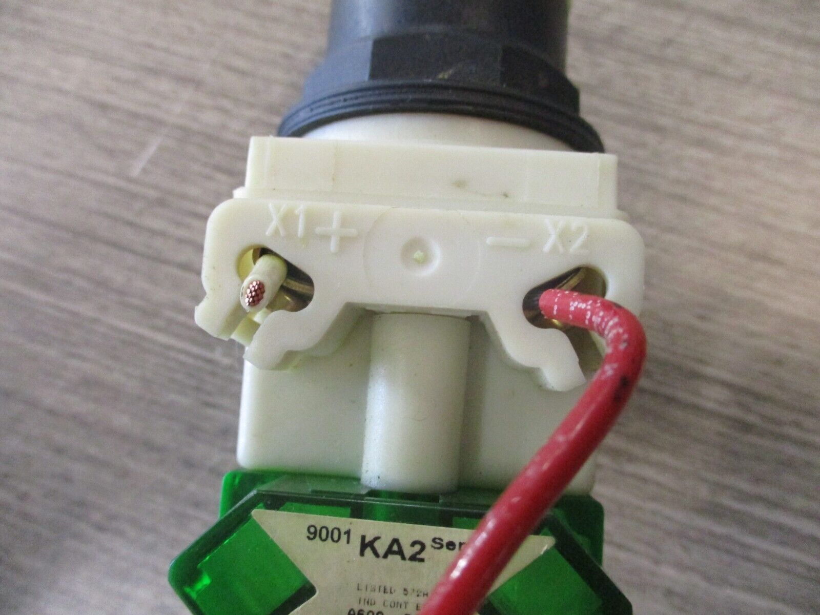 Square D Illuminated Push Button 9001 KM1 Ser. H 110-120V 50-60Hz Green Used