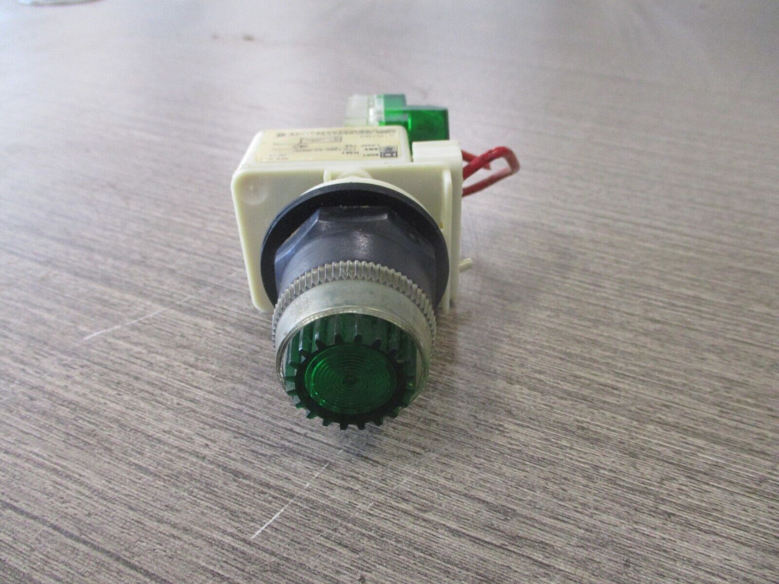Square D Illuminated Push Button 9001 KM1 Ser. H 110-120V 50-60Hz Green Used