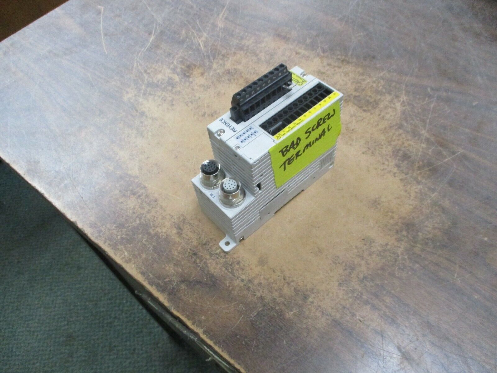 Keyence Light Curtain Terminal SL-T11R 24VDC 10mA *Bad Terminal Screw* Used