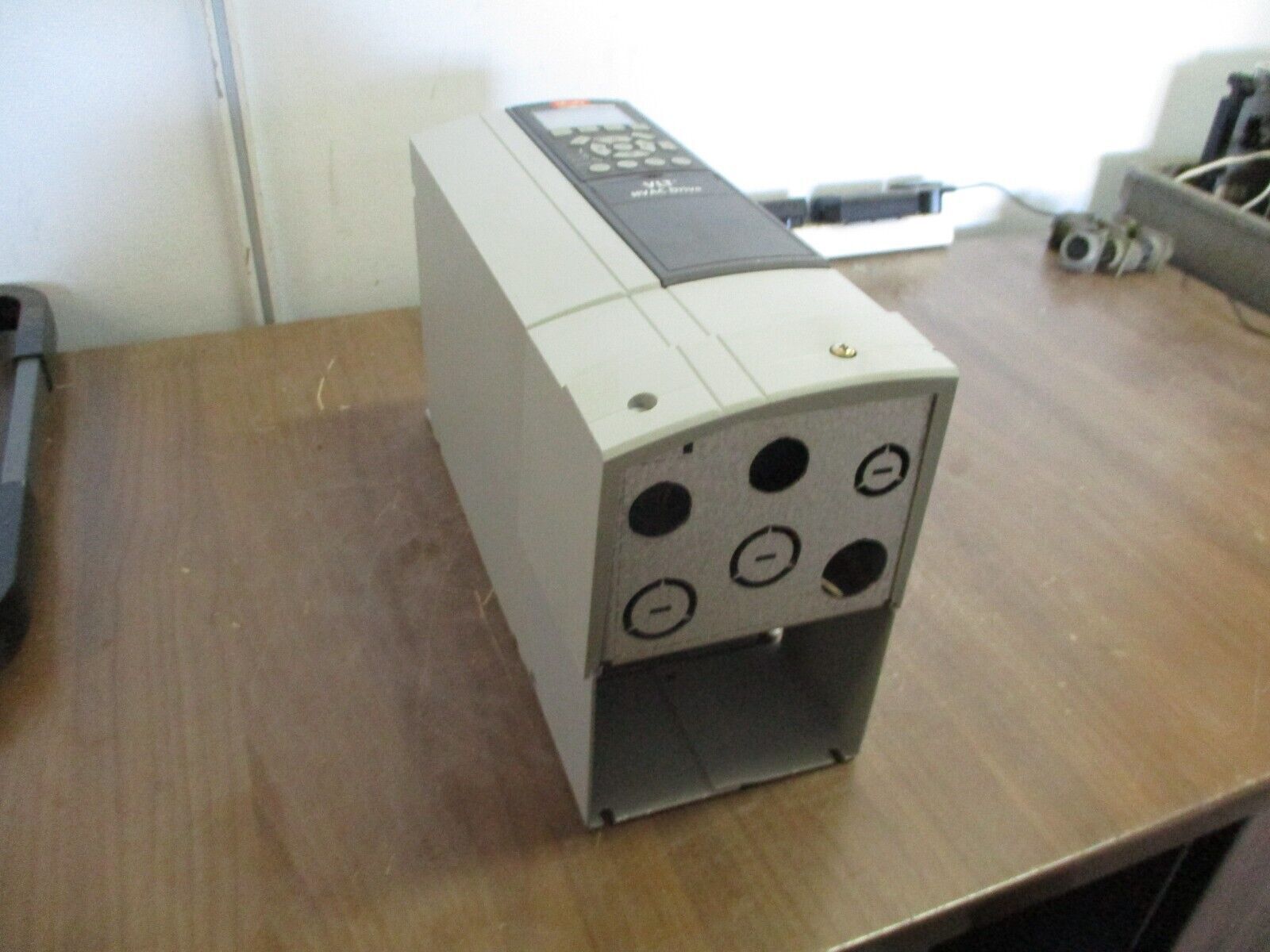 Danfoss VLT AC Drive 131F0670 7.5HP 3Ph w/ Keypad Used