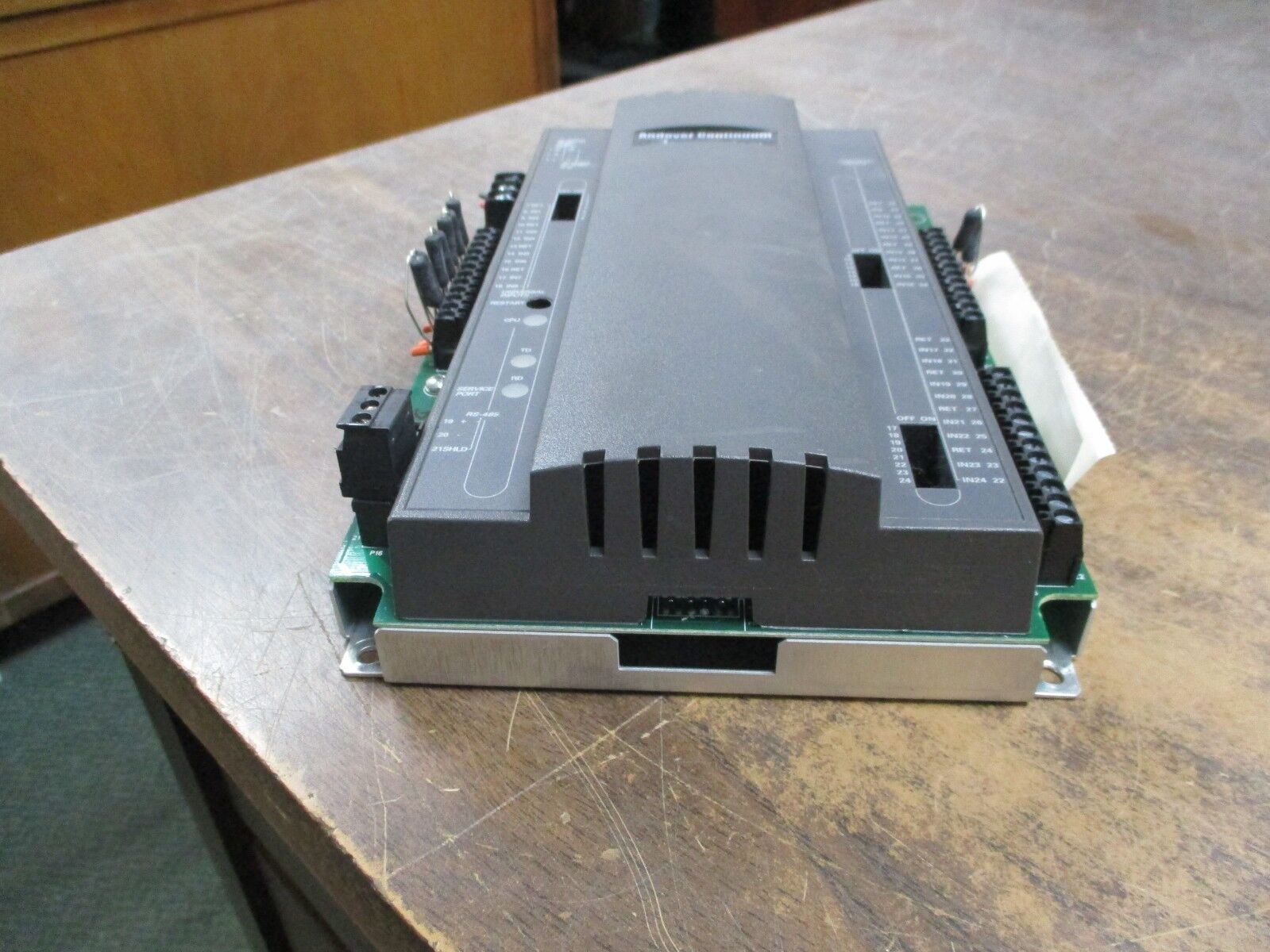 Schneider Electric Andover Continuum i2 600 Series Controller I2624 Used