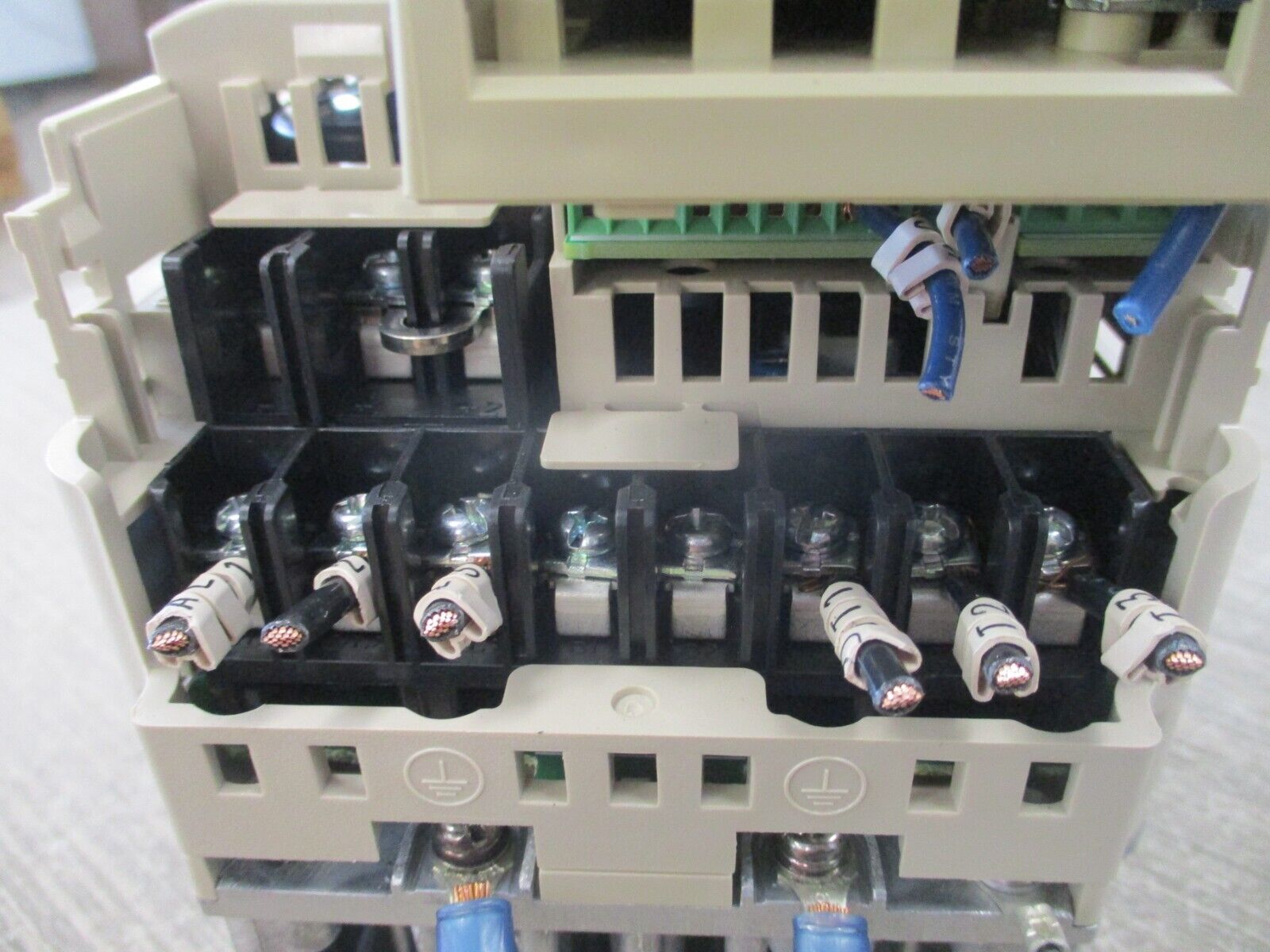 Yaskawa V1000 AC Drive CIMR-VU4A0004FAA Rev. C 1HP 3Ph w/ Keypad Used