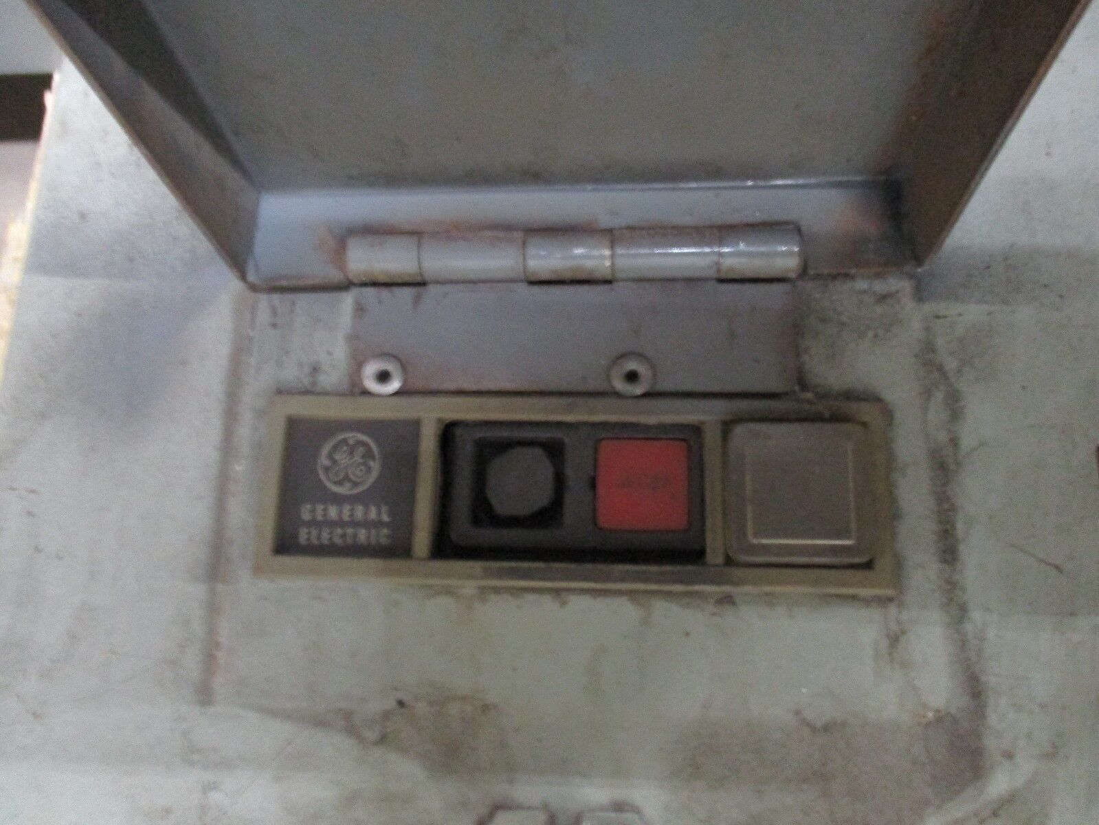 GE Enclosed Starter CR206E100AGA 115V Coil Size 3 90A 600V Used