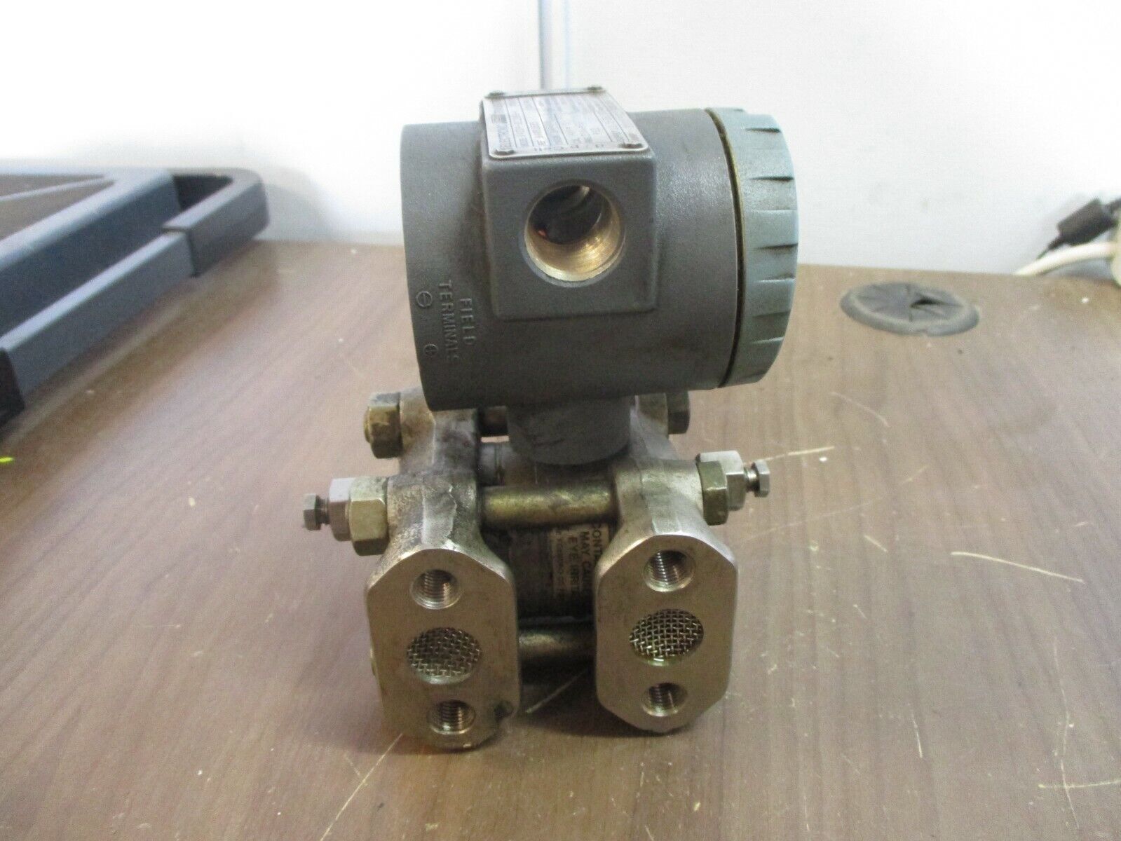 Foxboro Electronic Transmitter 843DP-B2I1SS-M 12.5-36VDC 3000PSIG Used