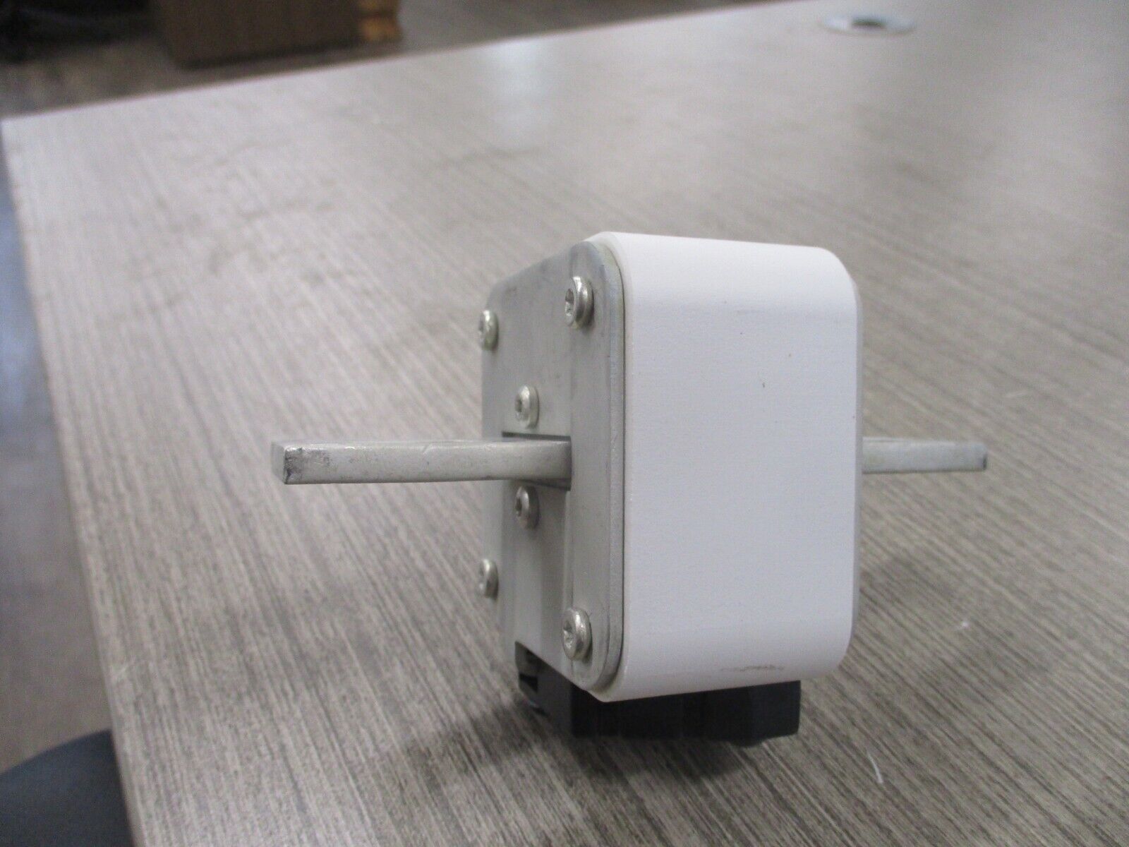 Cooper Bussmann Fuse 170M6667-G 1400A 690V New Surplus