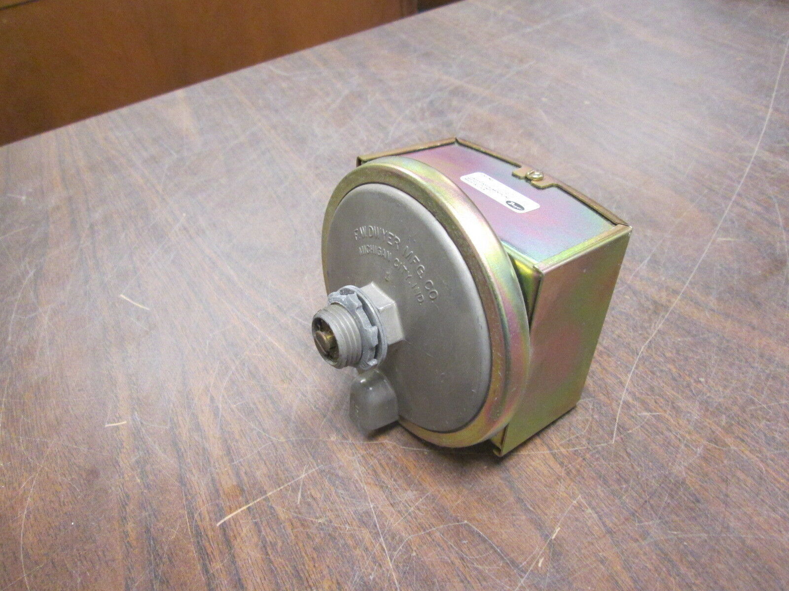 Dwyer Pressure Switch 24-166081-00 Used