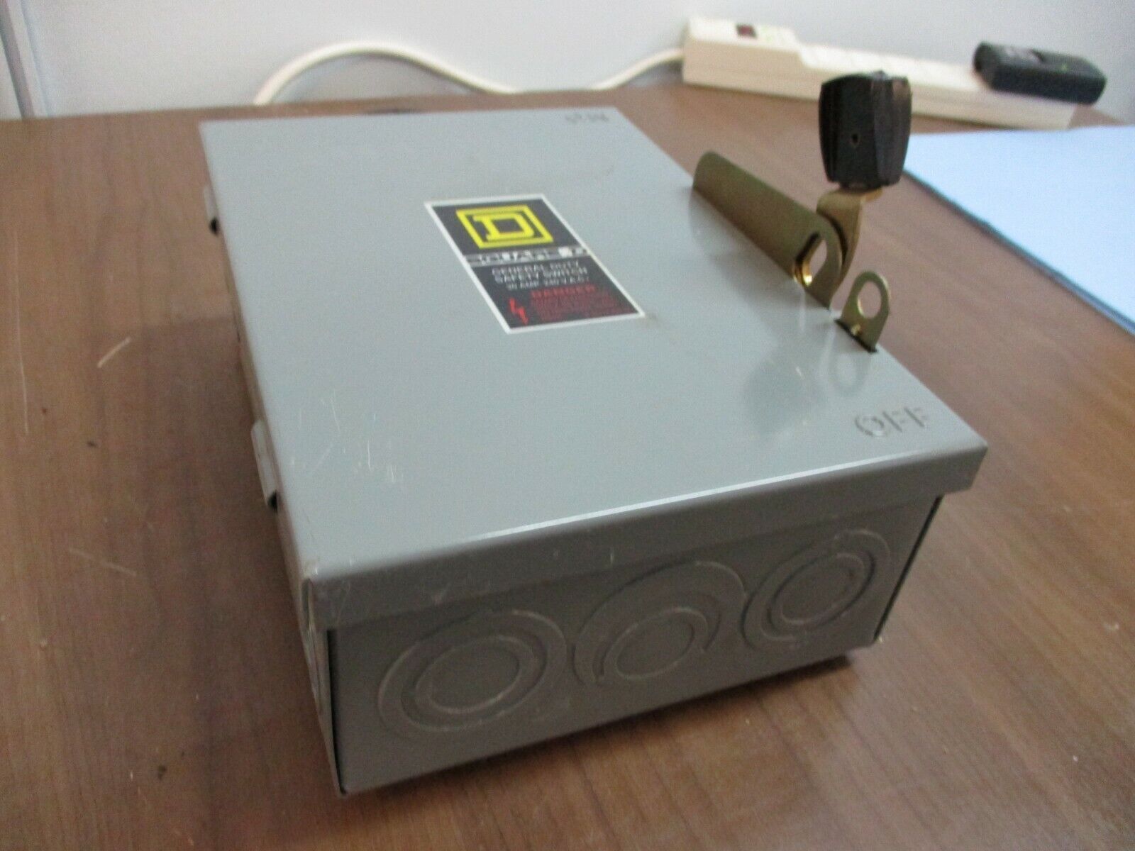 Square D Fusible Safety Switch D221N 30A 240V 1Ph Used