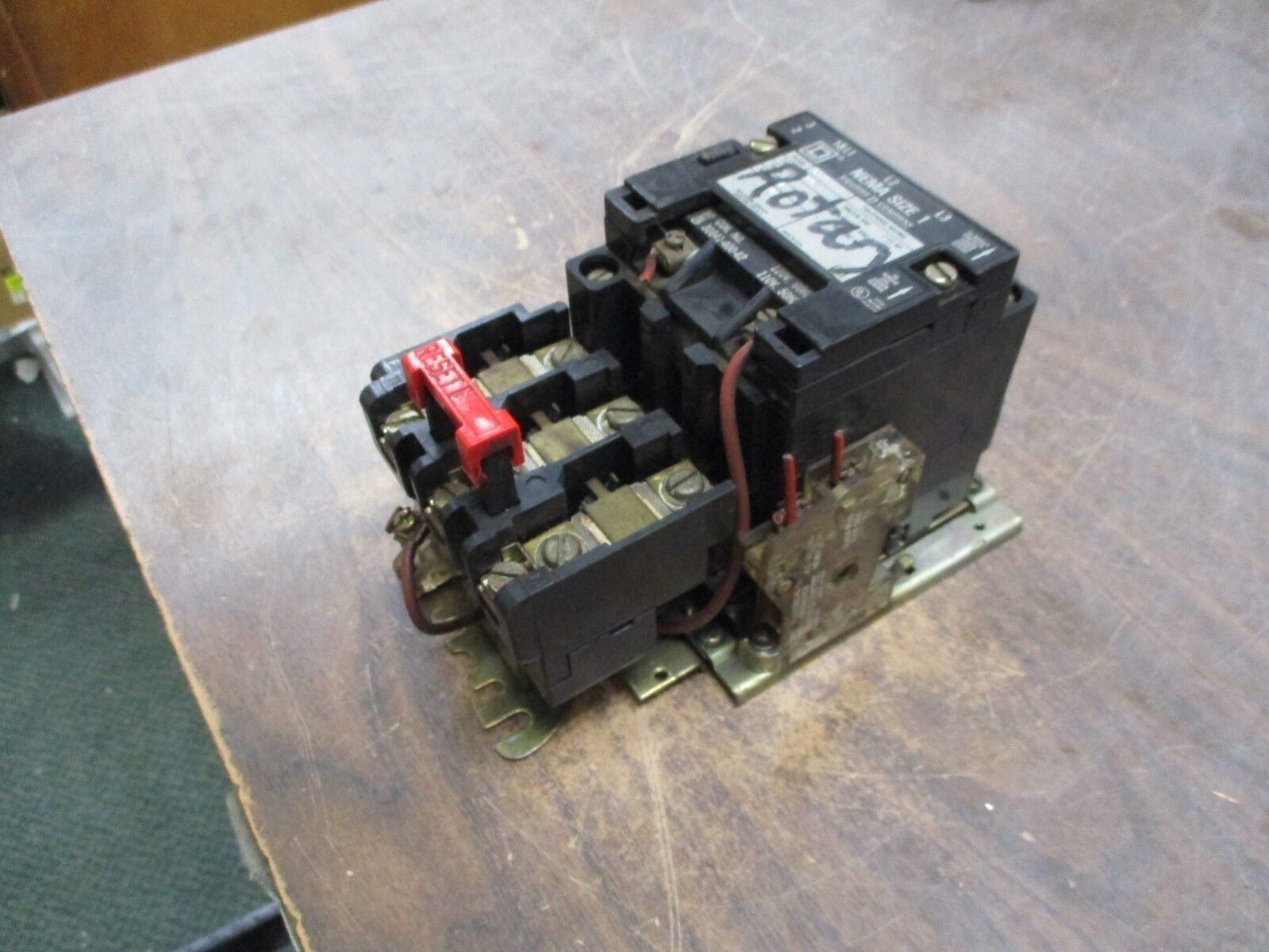 Square D Size 1 Starter 8536 SC0 3 120V Coil 10HP 600V w/ Aux Contact Used