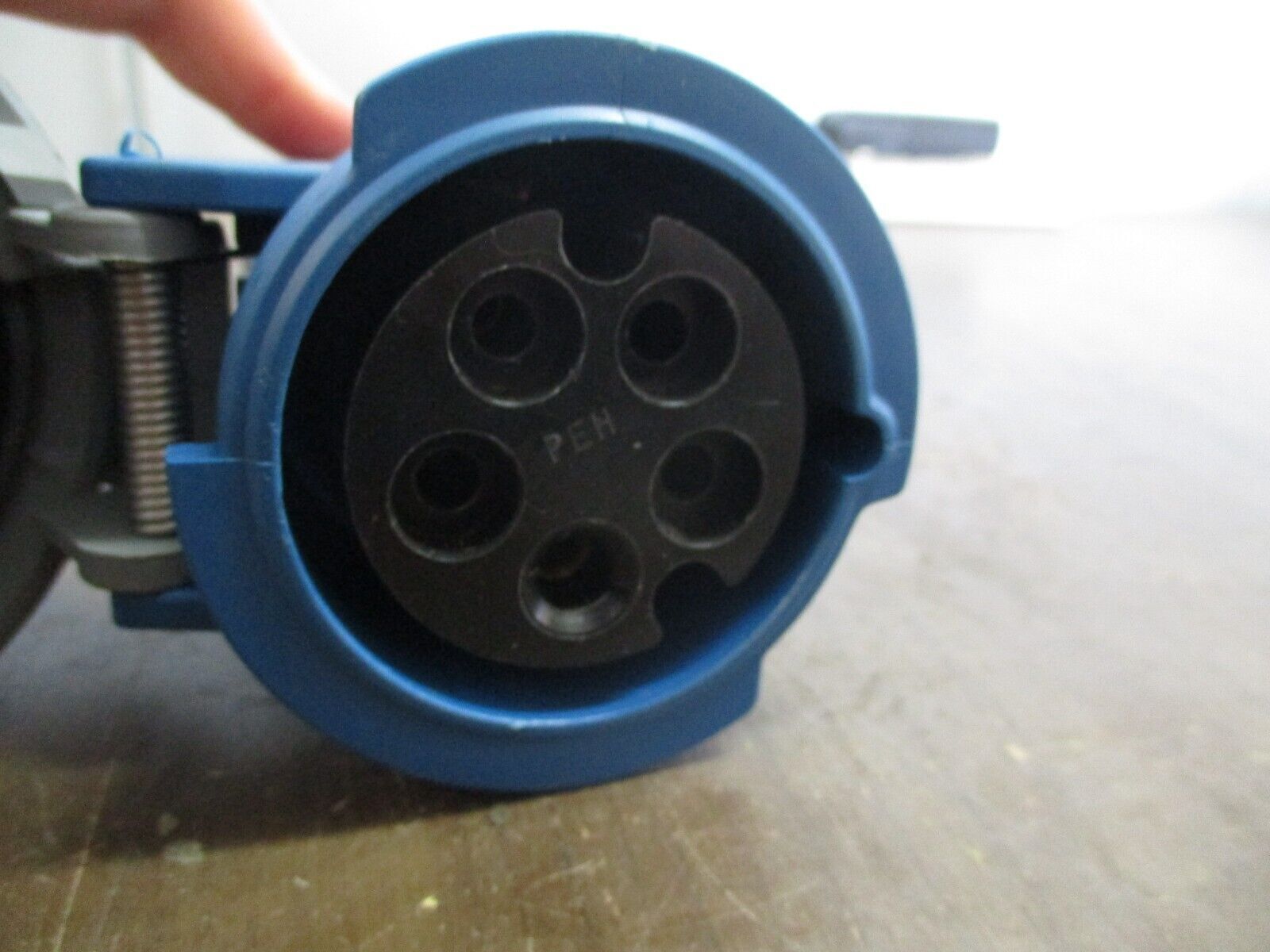 Hubbell Connector 520C9W 20A 120/208V 3Ph *Wire End* Used