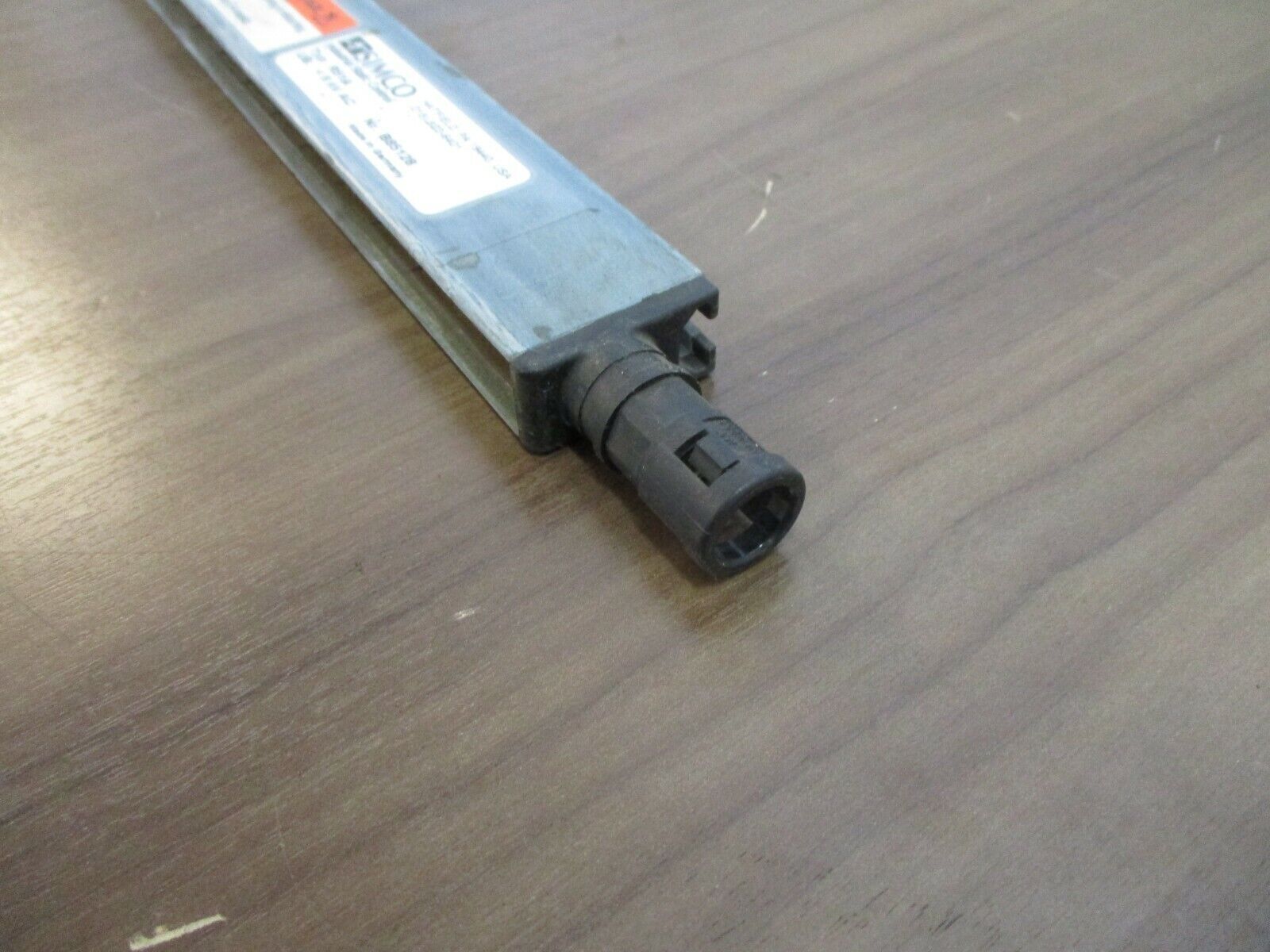 Simco Static Neutralizing Bar R51A UB. 8kV AC Length: 21" Used