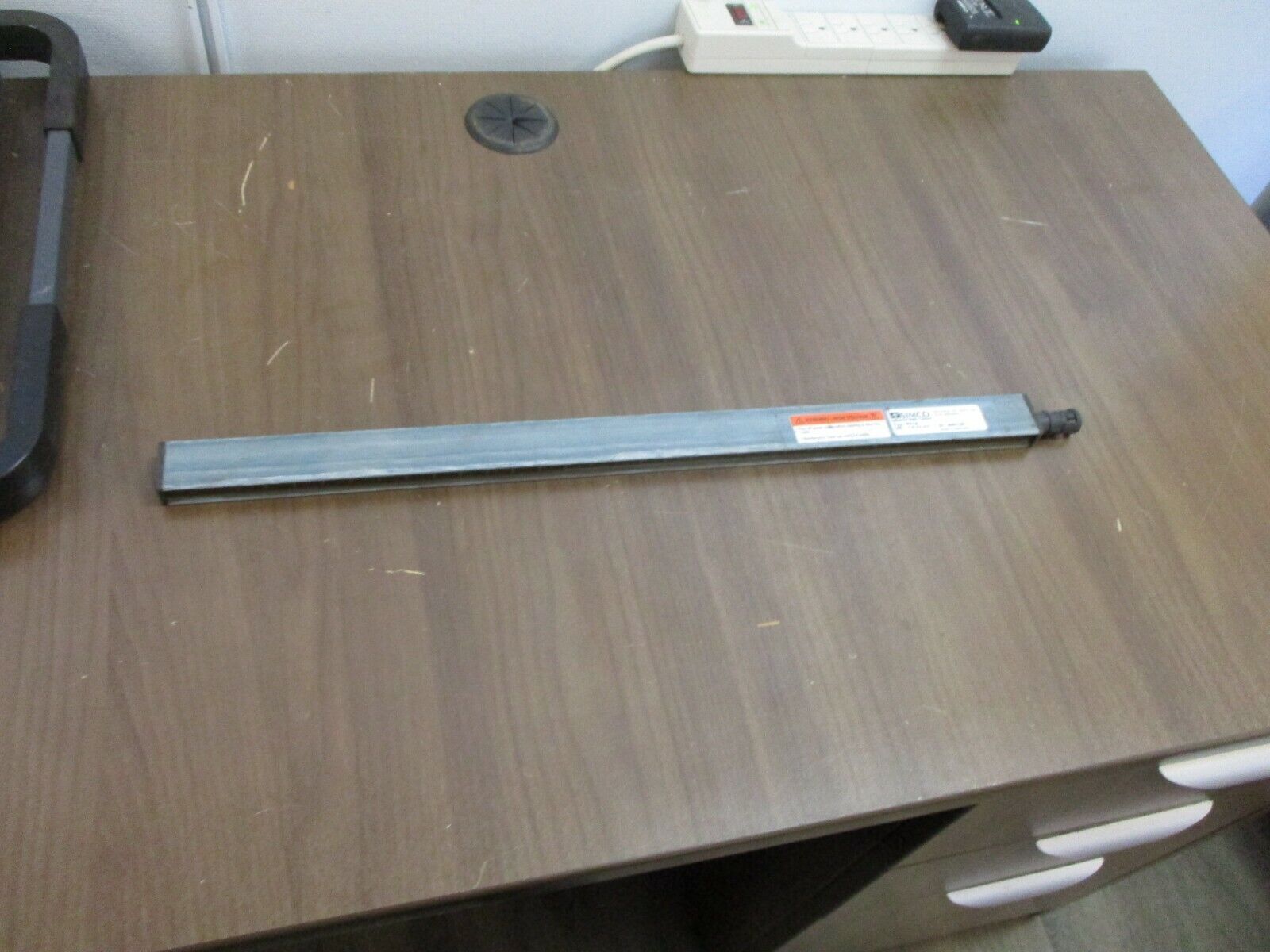 Simco Static Neutralizing Bar R51A UB. 8kV AC Length: 21" Used