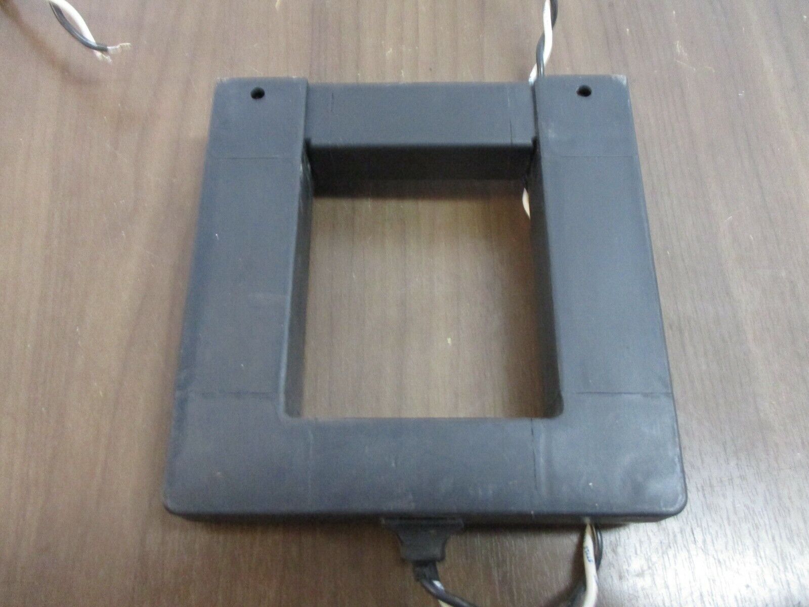 Sentran Current Sensor 4LSF-800:0.1A-3.0X3.5 800A 600V 50/60Hz Output: 0.1A Used