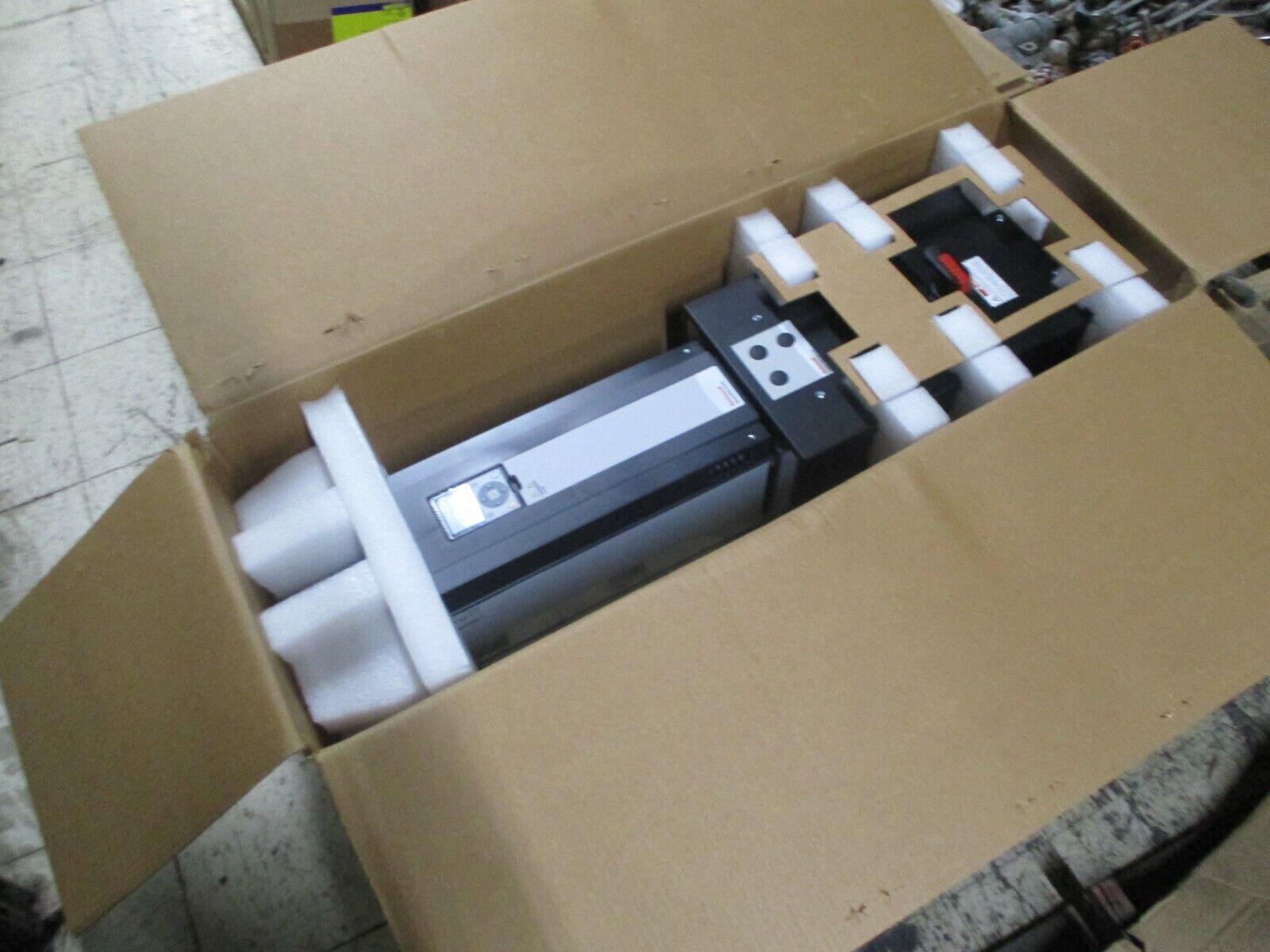 Honeywell Smart VFD AC Drive w/ Disconnect HVFDSD3A0150G100 15HP New Surplus