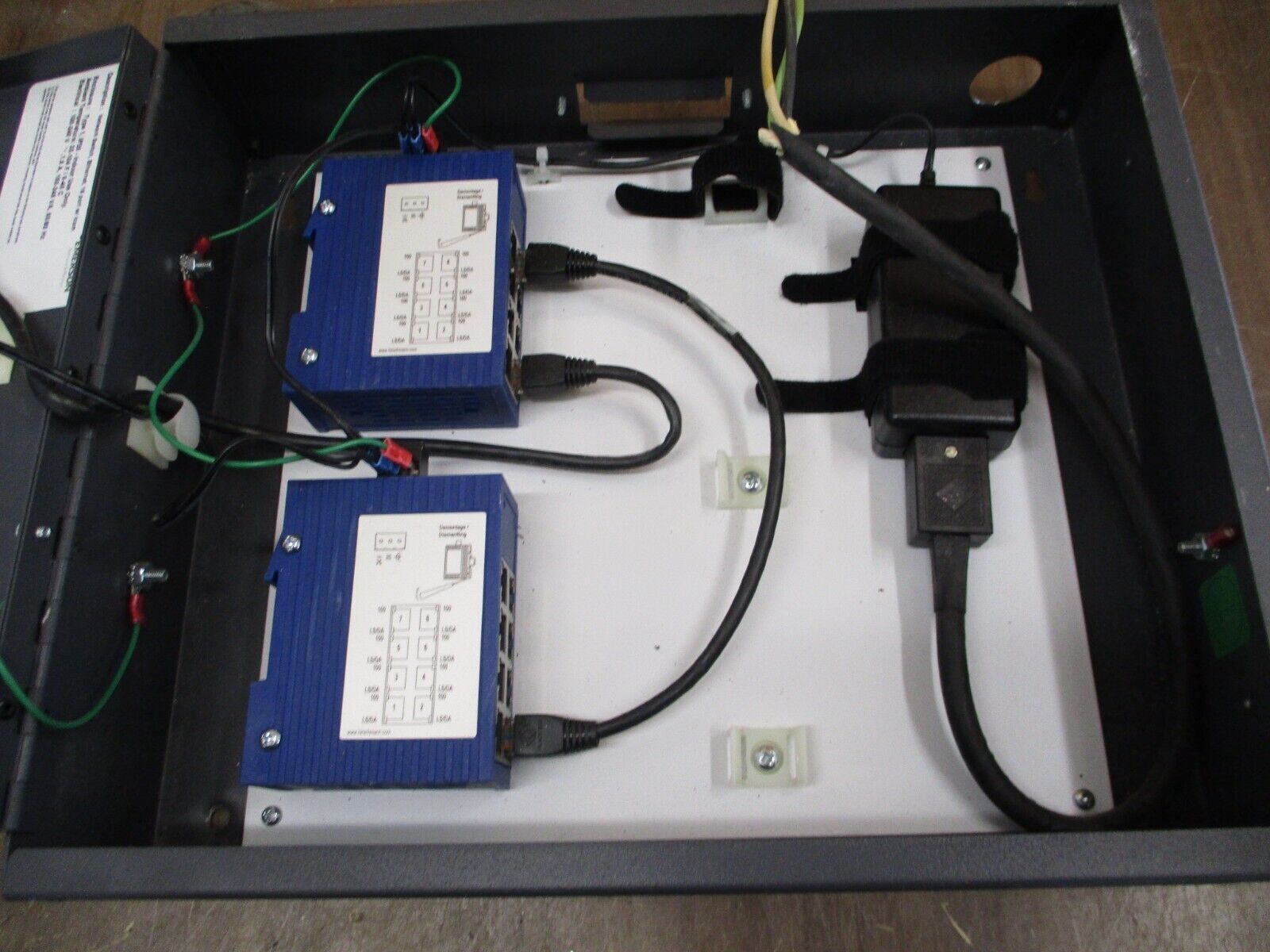 Emerson Liebert Network Switch w/ icom VNSA16-ICOM Rev. 6 16-Port *No Key* Used