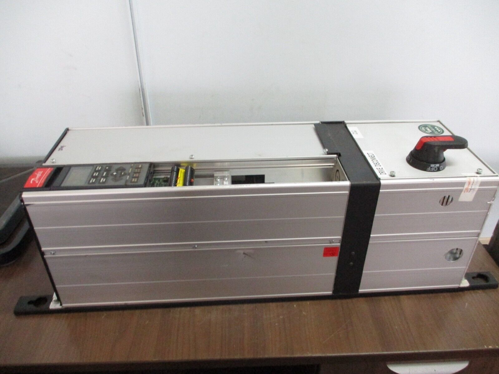 Danfoss VLT 6022 AC Drive w/ Disconnect 175Z7366 20HP 3Ph w/ Keypad Used