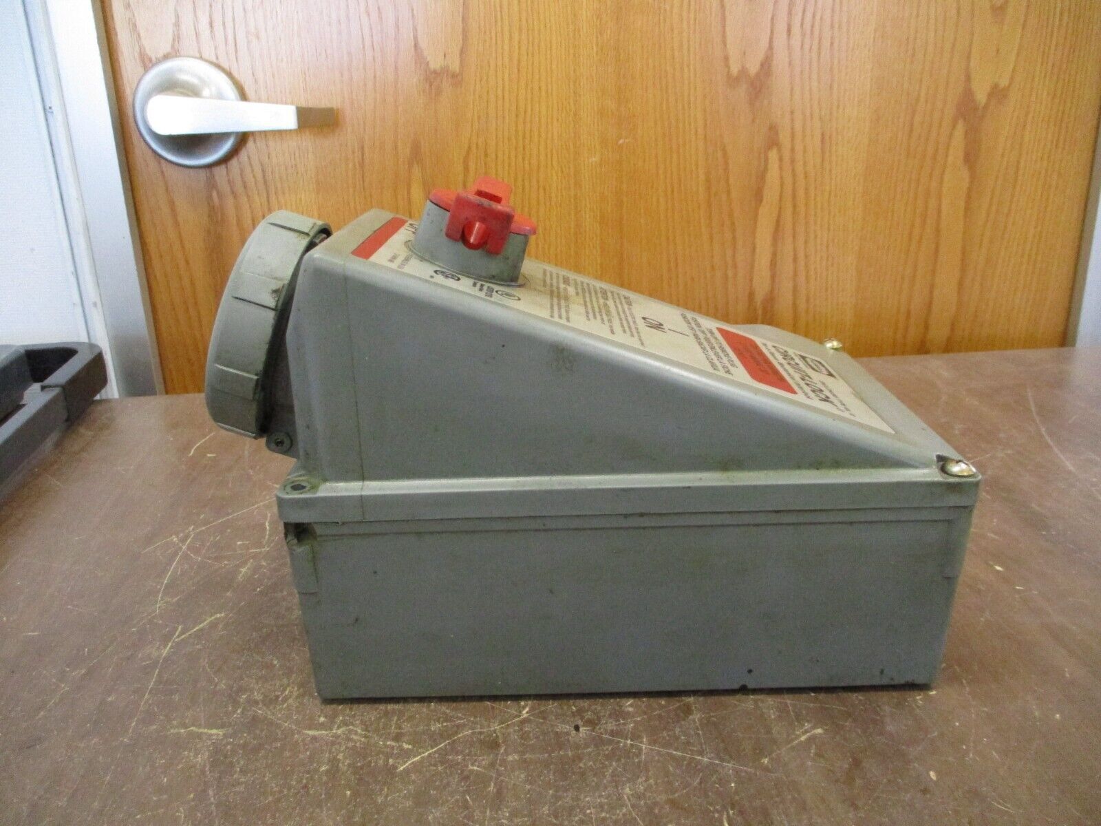 Hubbell Circuit-Lock Mechanical Interlock HBL430MI7W 30A 480V 3Ph Used