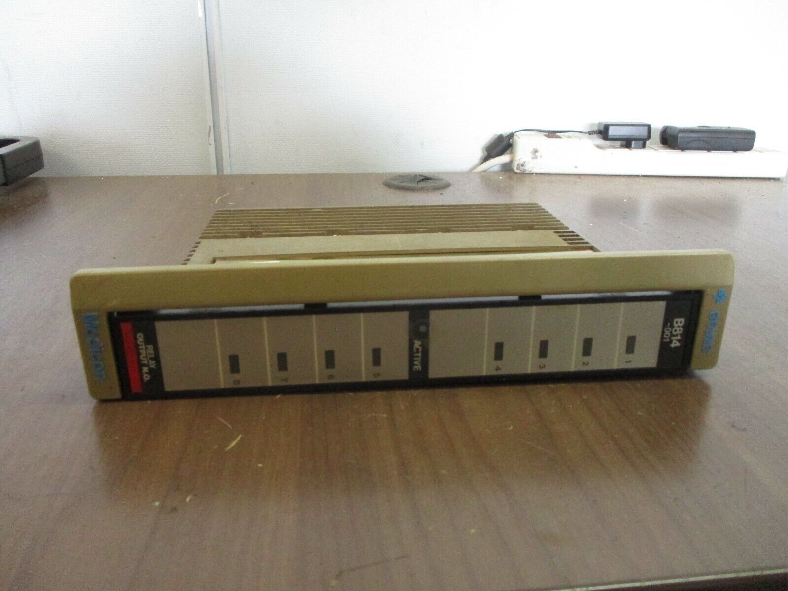 Schneider Automation Modicon 800 I/O Power Relay Output Module AS-B814-108 8PT