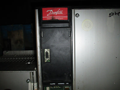 Danfoss VLT 6052 AC Drive w/ Disconnect 175Z7370 50HP 3Ph w/ Keypad Used