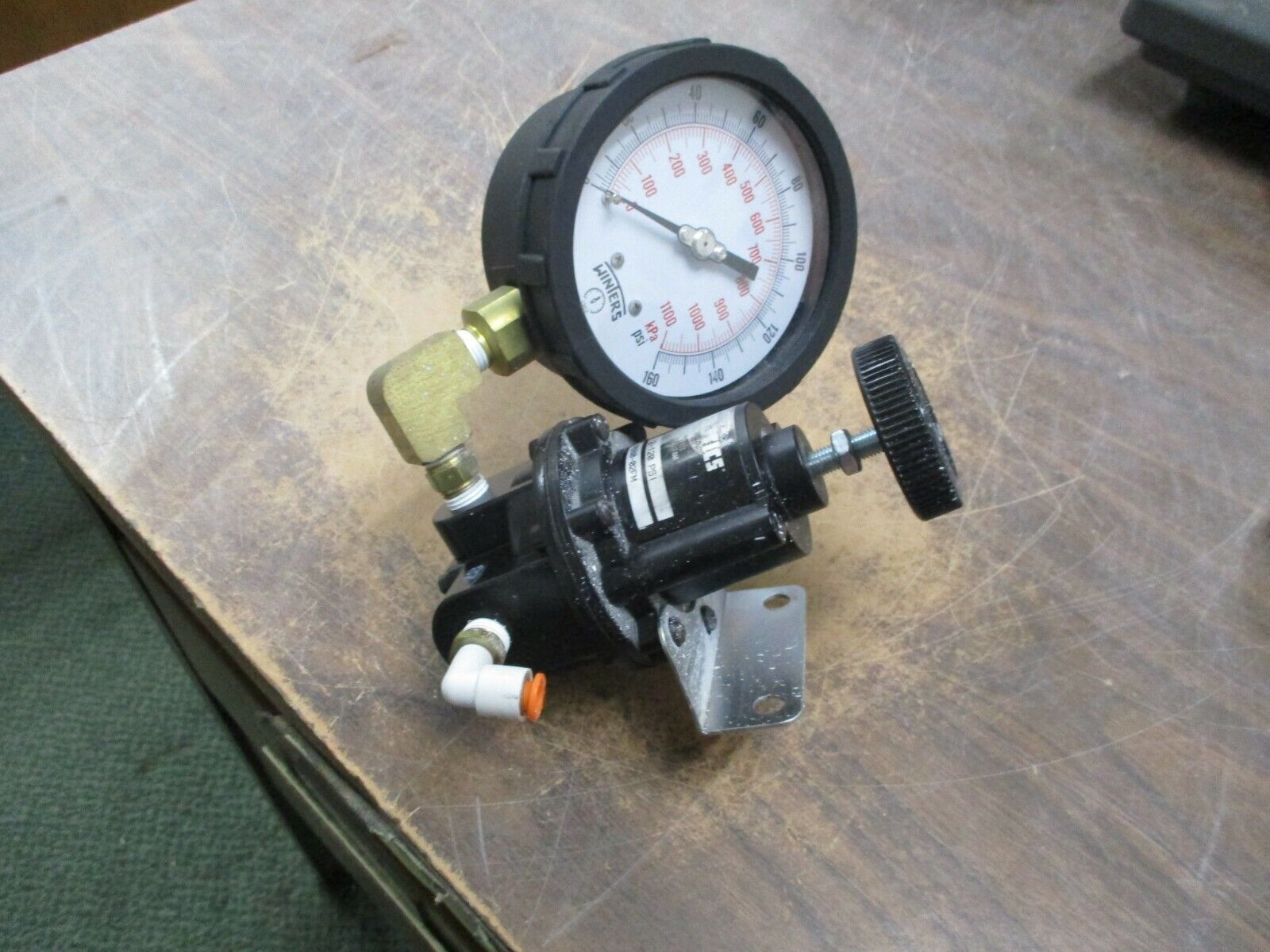 Numatics Precision Regulator w/ Gauge R880-02FM Range: 2-120PSI Used
