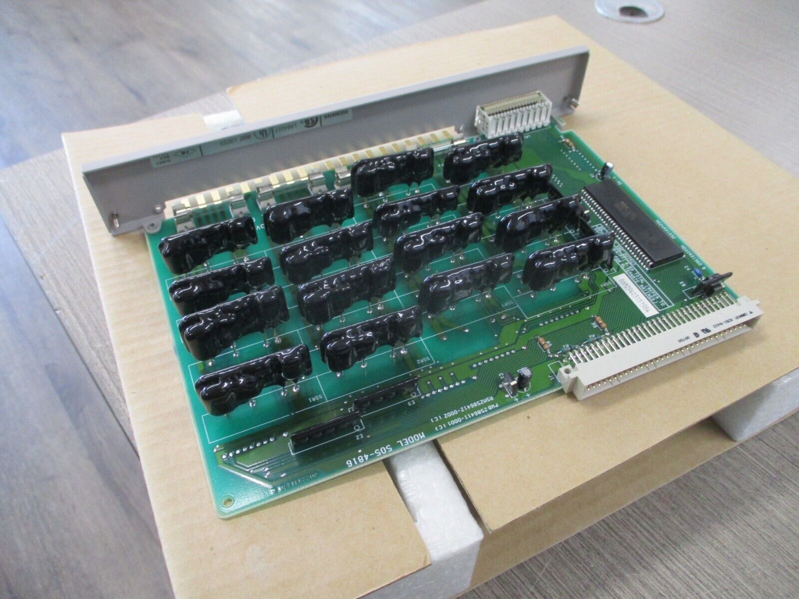 Siemens 505-4816 Output Module 2586270-0002 110-220VAC New Surplus