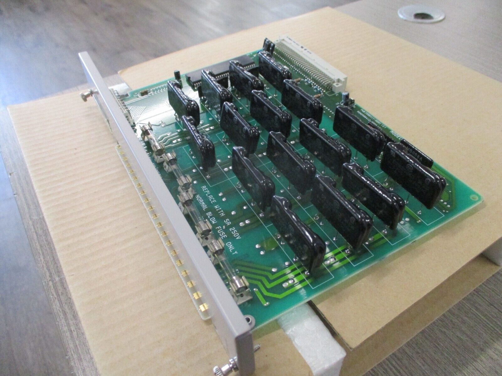 Siemens 505-4816 Output Module 2586270-0002 110-220VAC New Surplus