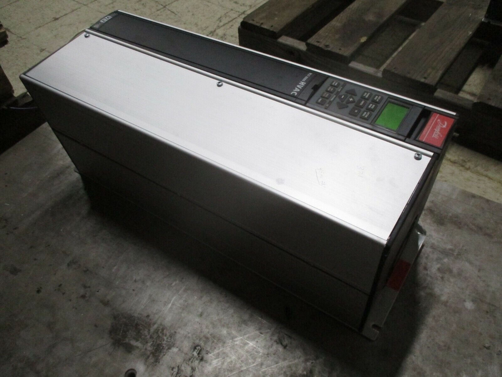 Danfoss VLT 6042 AC Drive 175Z7369 40HP 3Ph w/ Keypad Used