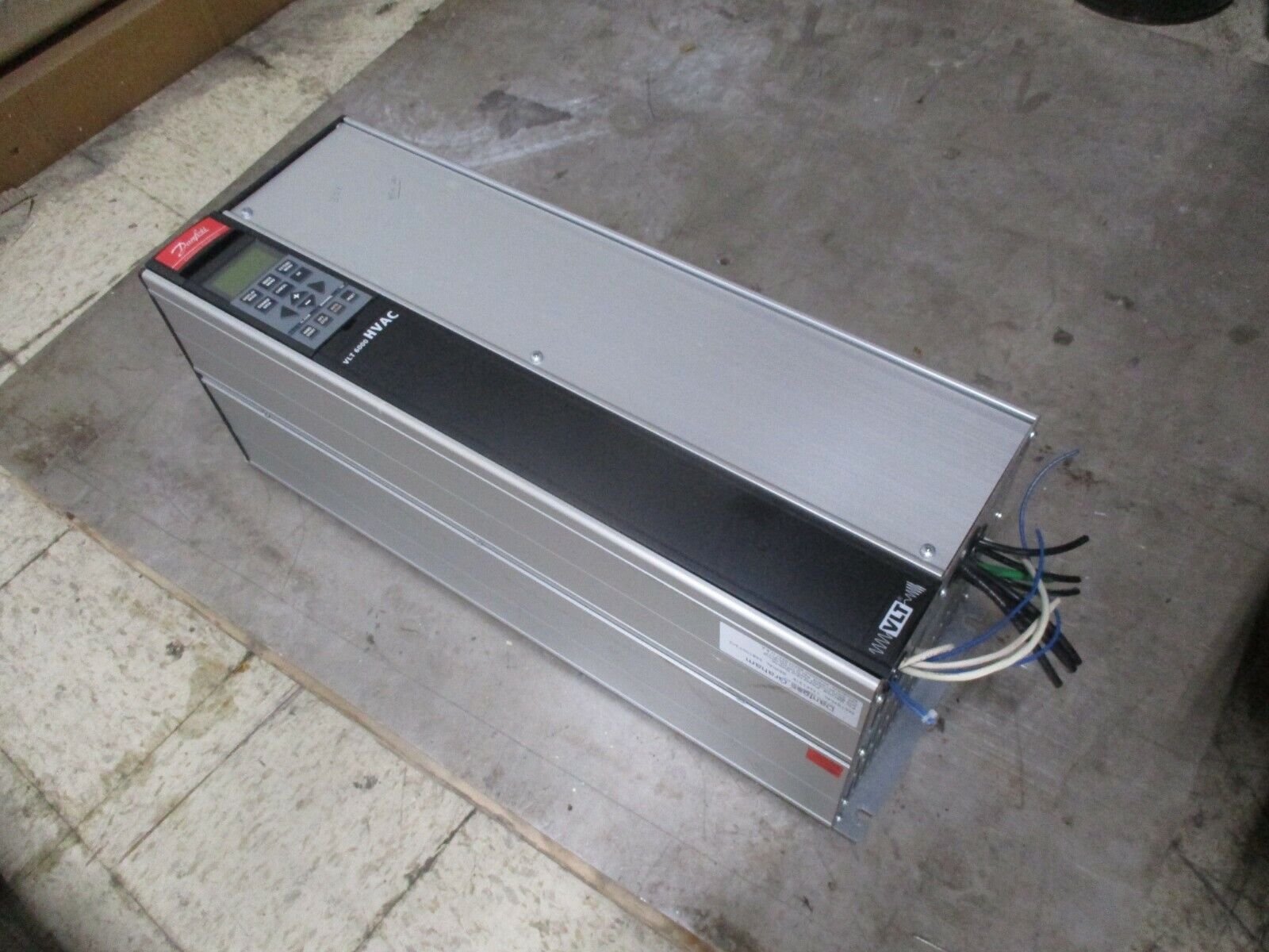 Danfoss VLT 6042 AC Drive 175Z7369 40HP 3Ph w/ Keypad Used